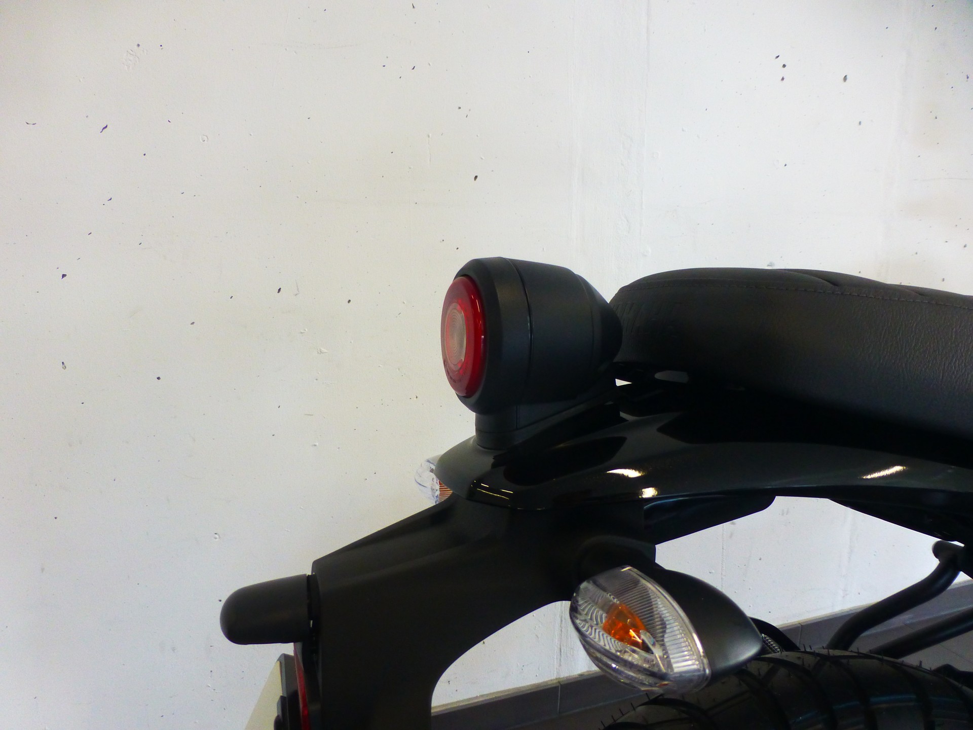YAMAHA XSR 125 Legacy Akrapovic-image-9