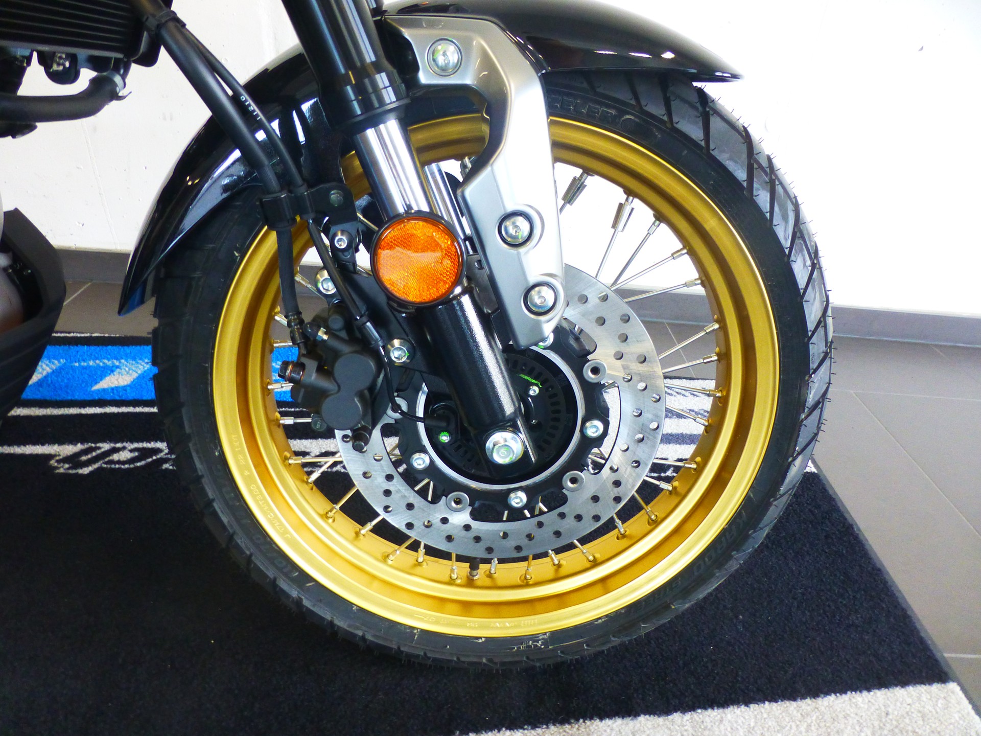 YAMAHA XSR 125 Legacy Akrapovic-image-5