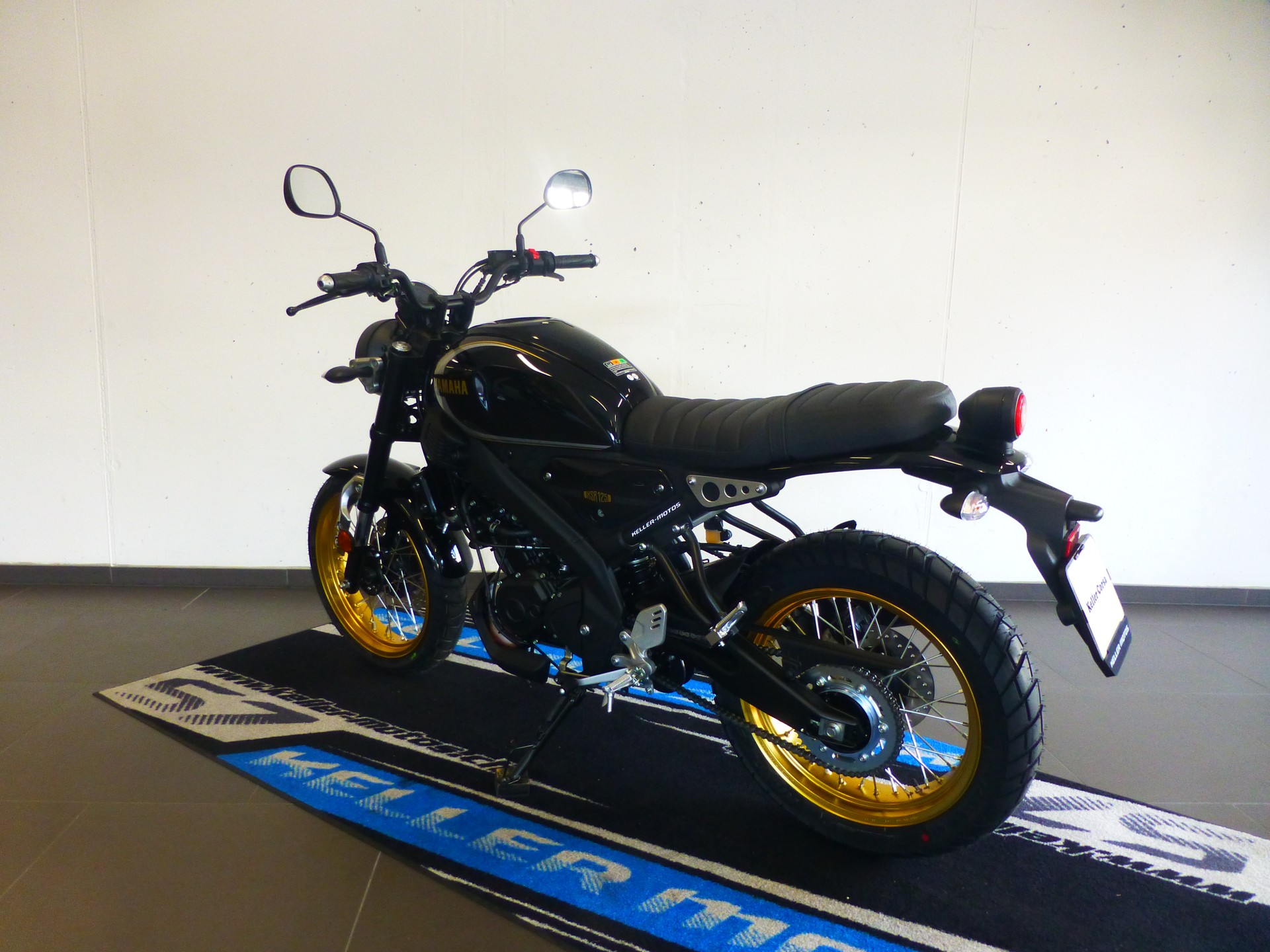 YAMAHA XSR 125 Legacy Akrapovic-image-7