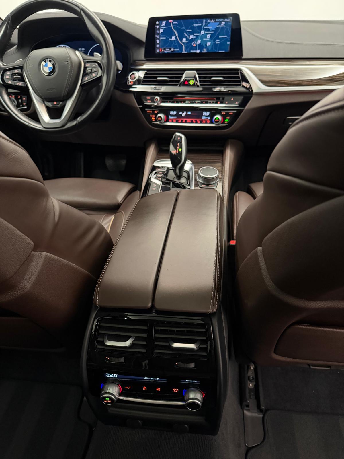 BMW 540d xDrive SAG Touring-image-17