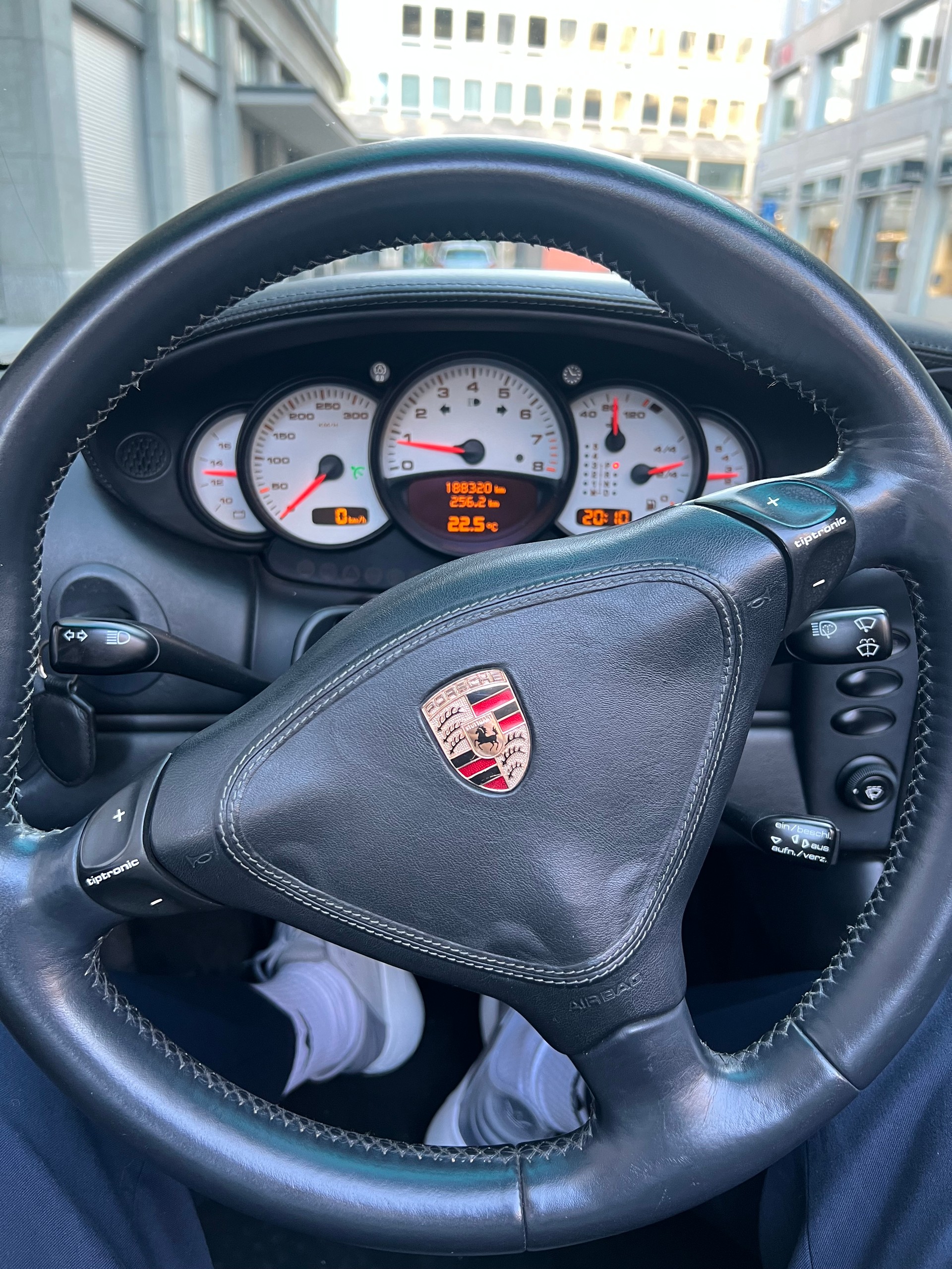 PORSCHE 911 Carrera 4 S Cabrio-image-4