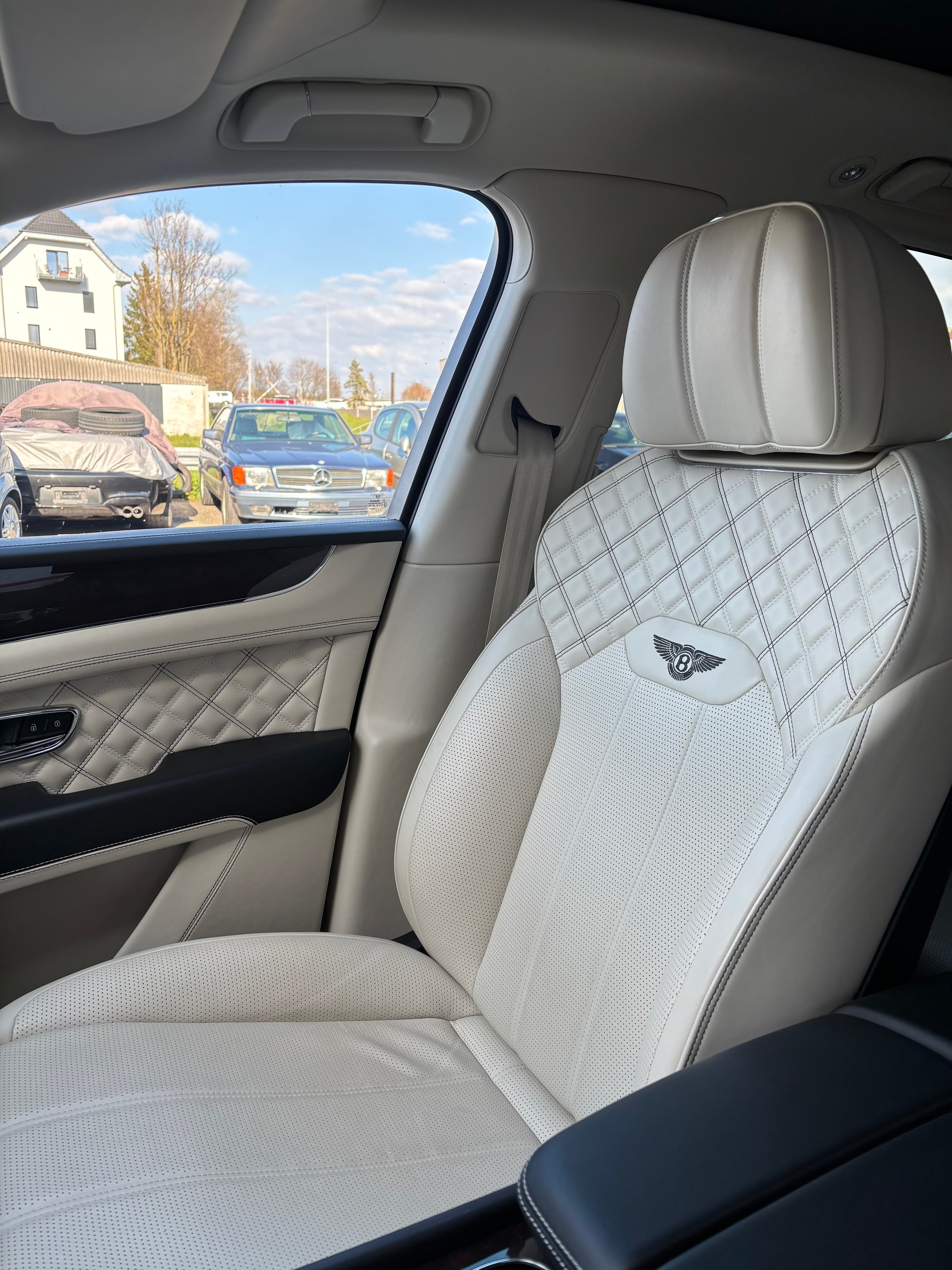 BENTLEY Bentayga V6 Hybrid First Edition-image-11