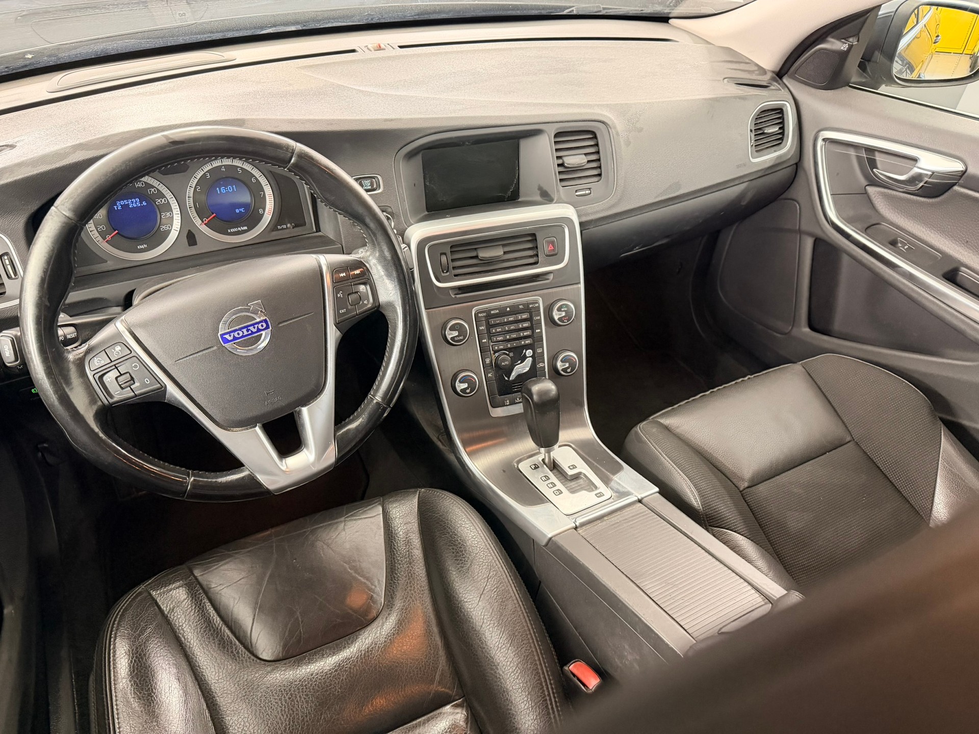 VOLVO S60 T6 AWD Summum Geartronic-image-8