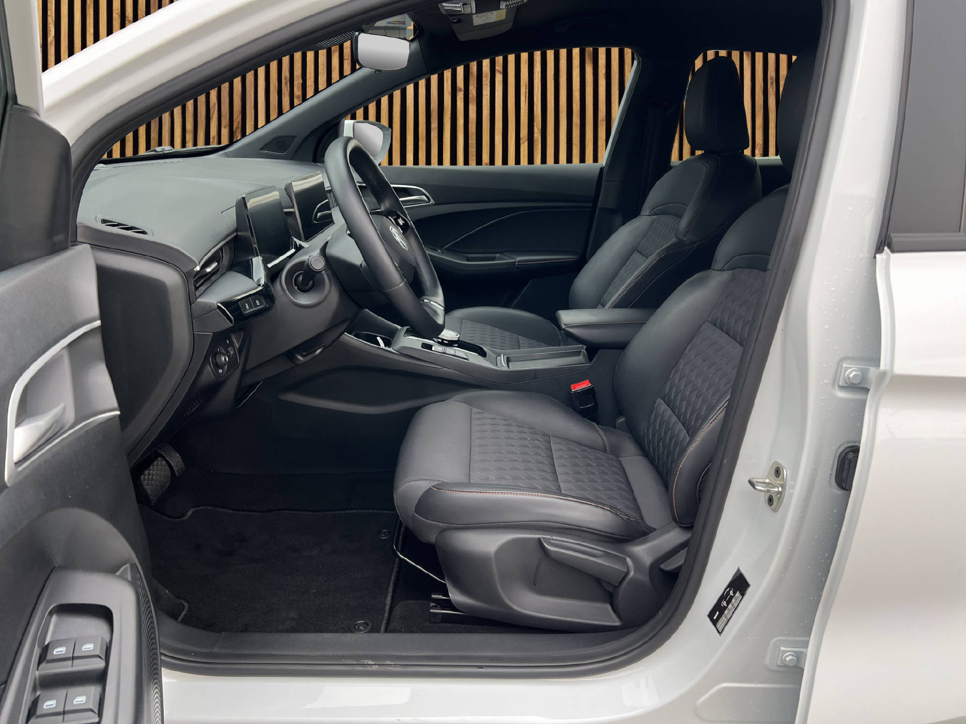 MG 3 1.5 Hybrid Luxury-image-8