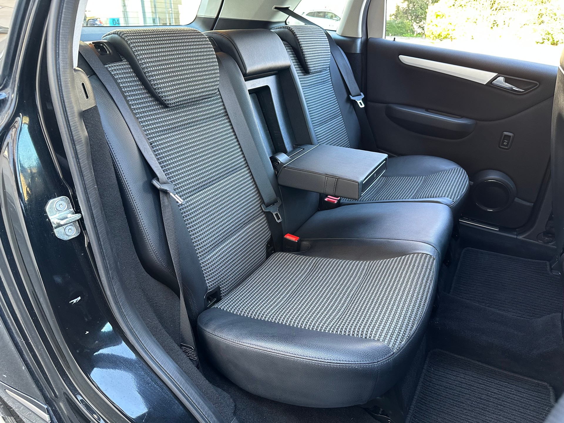 MERCEDES-BENZ B 170-image-14