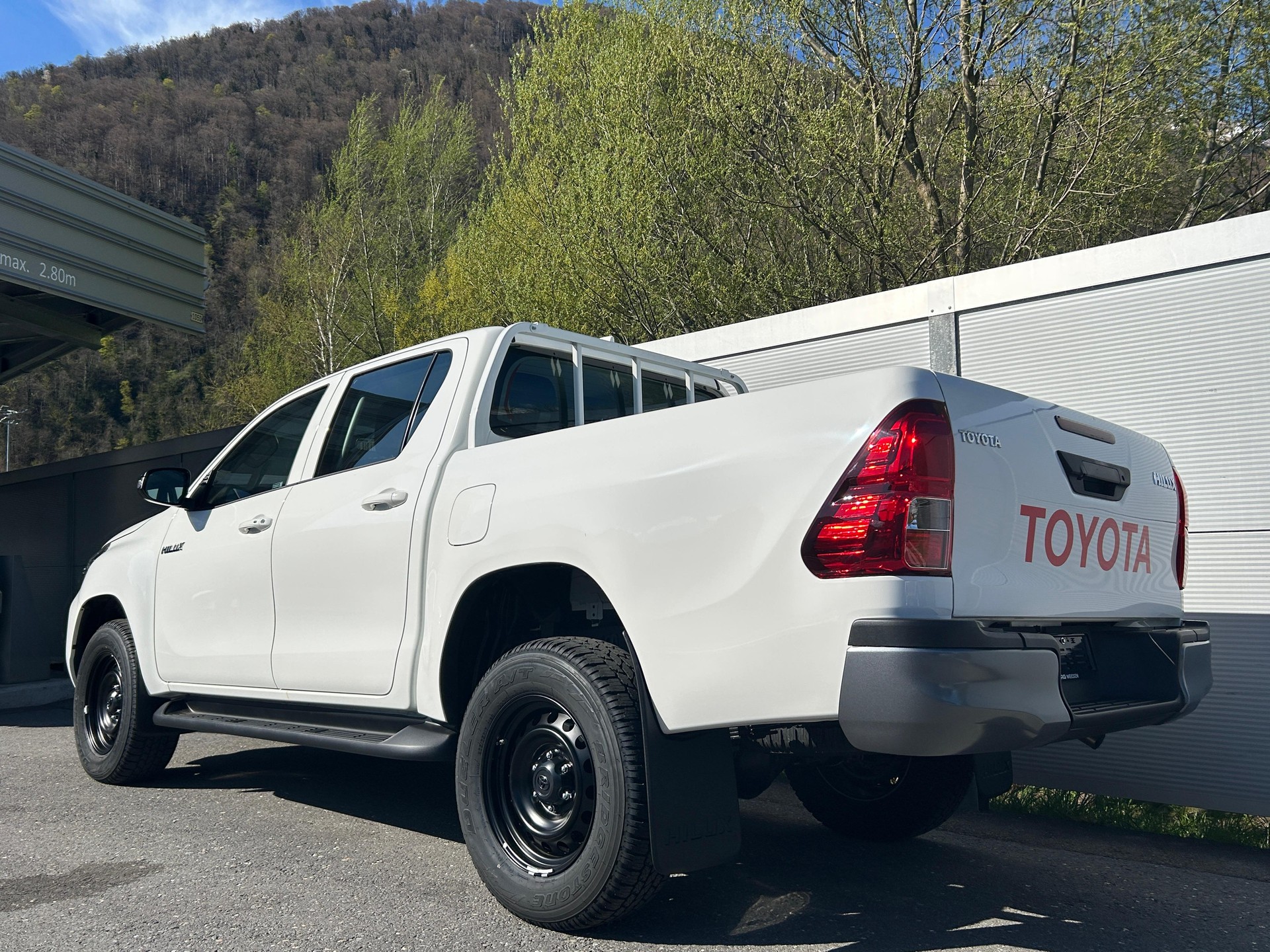TOYOTA Hilux Double Cab.-Pick-up 2.8 D-4D 204 Comfort-image-3
