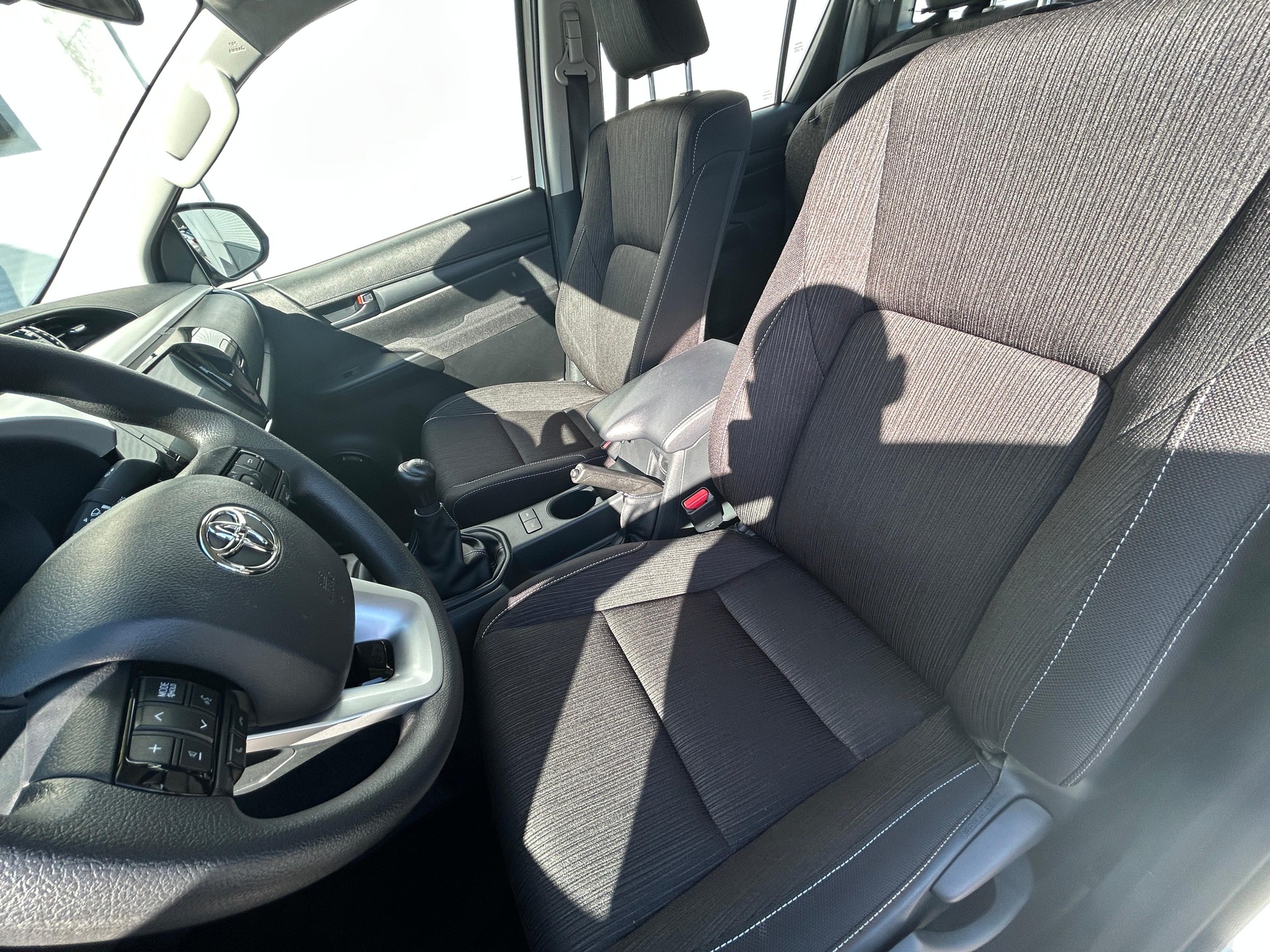 TOYOTA Hilux Double Cab.-Pick-up 2.8 D-4D 204 Comfort-image-7