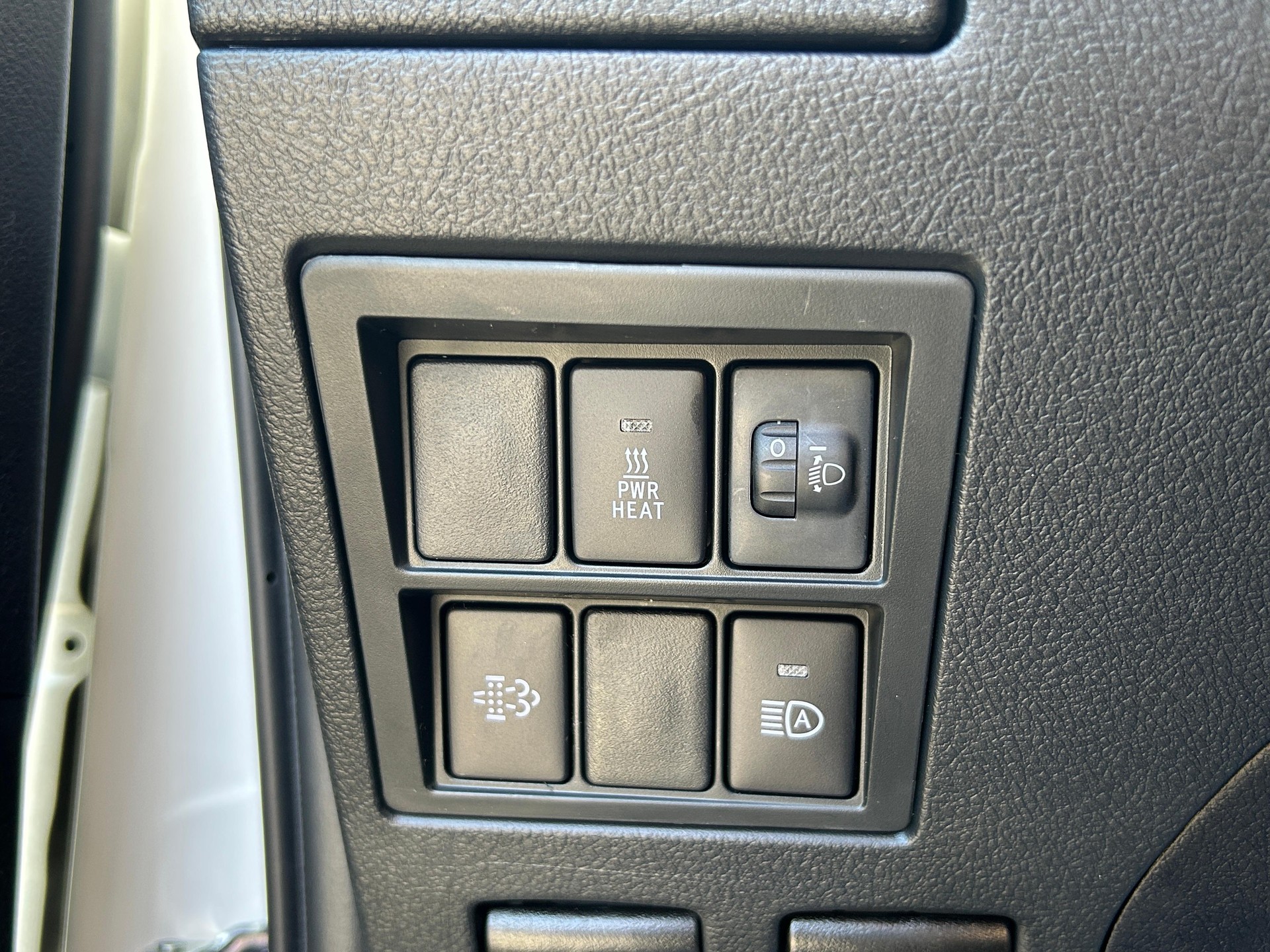 TOYOTA Hilux Double Cab.-Pick-up 2.8 D-4D 204 Comfort-image-13