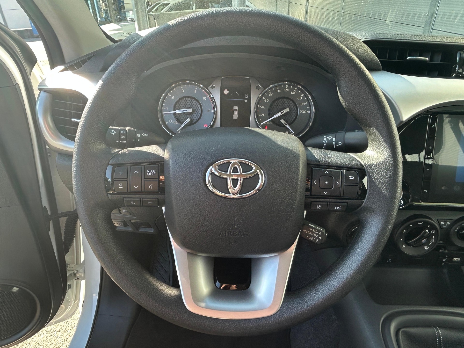 TOYOTA Hilux Double Cab.-Pick-up 2.8 D-4D 204 Comfort-image-9