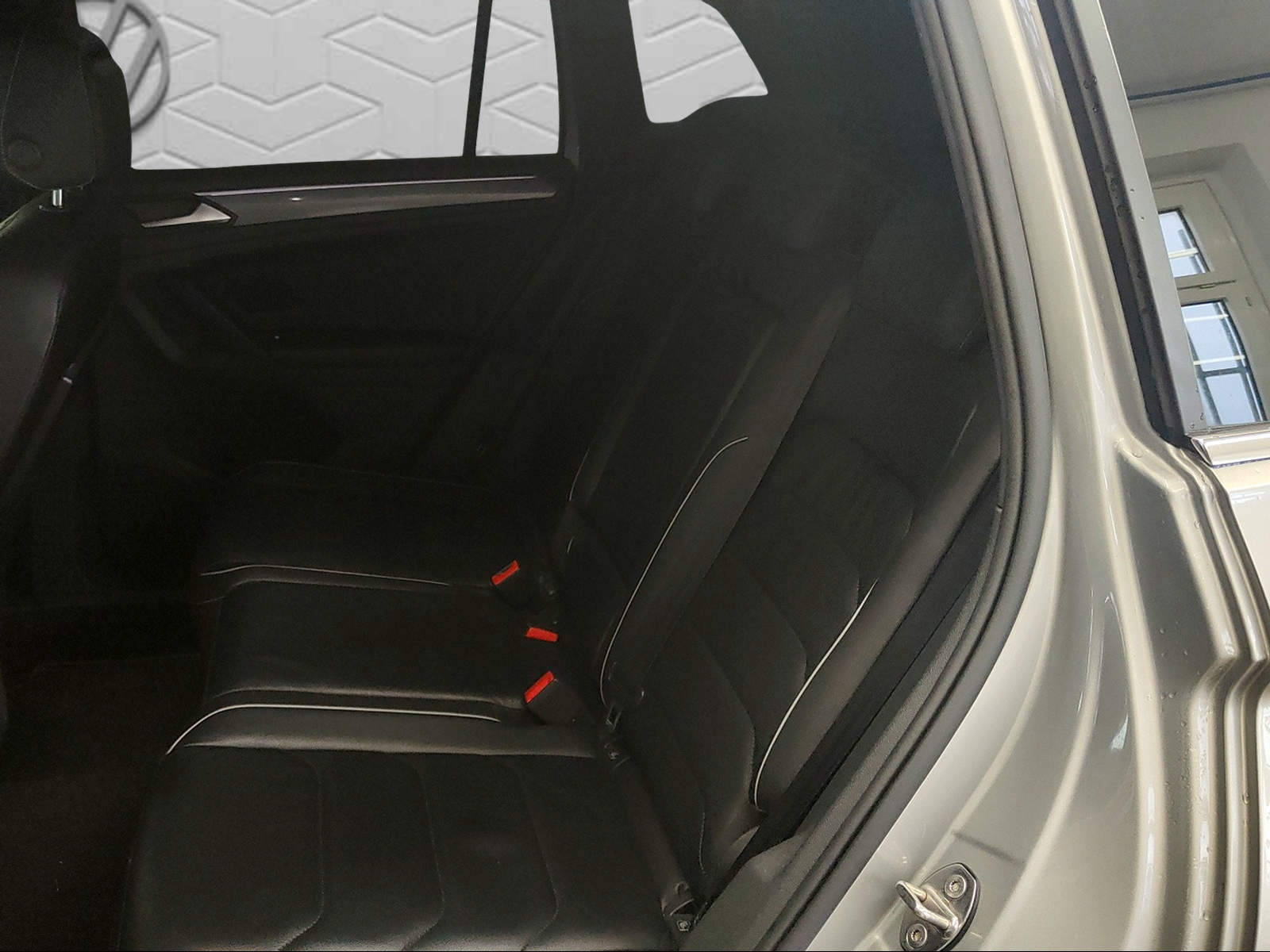 VW Tiguan 2.0 TDI SCR Highline 4Motion DSG-image-15
