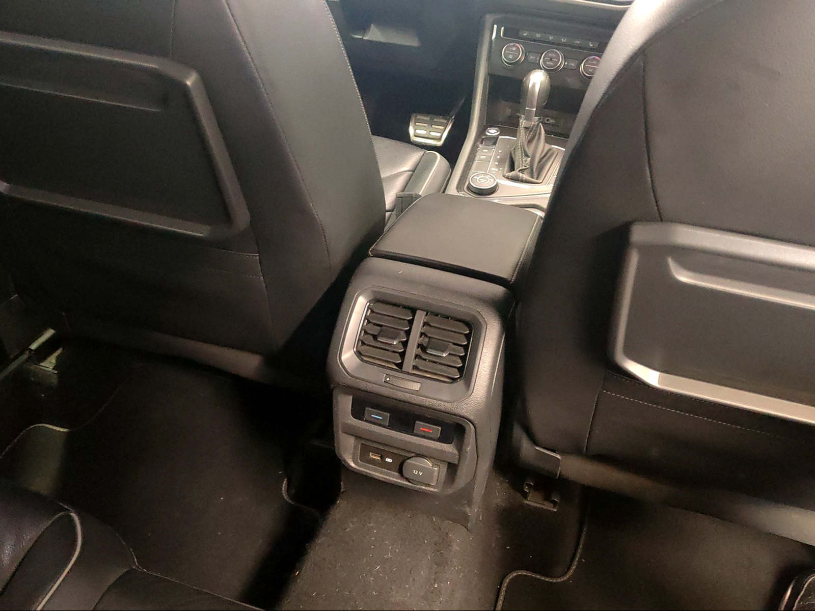 VW Tiguan 2.0 TDI SCR Highline 4Motion DSG-image-16