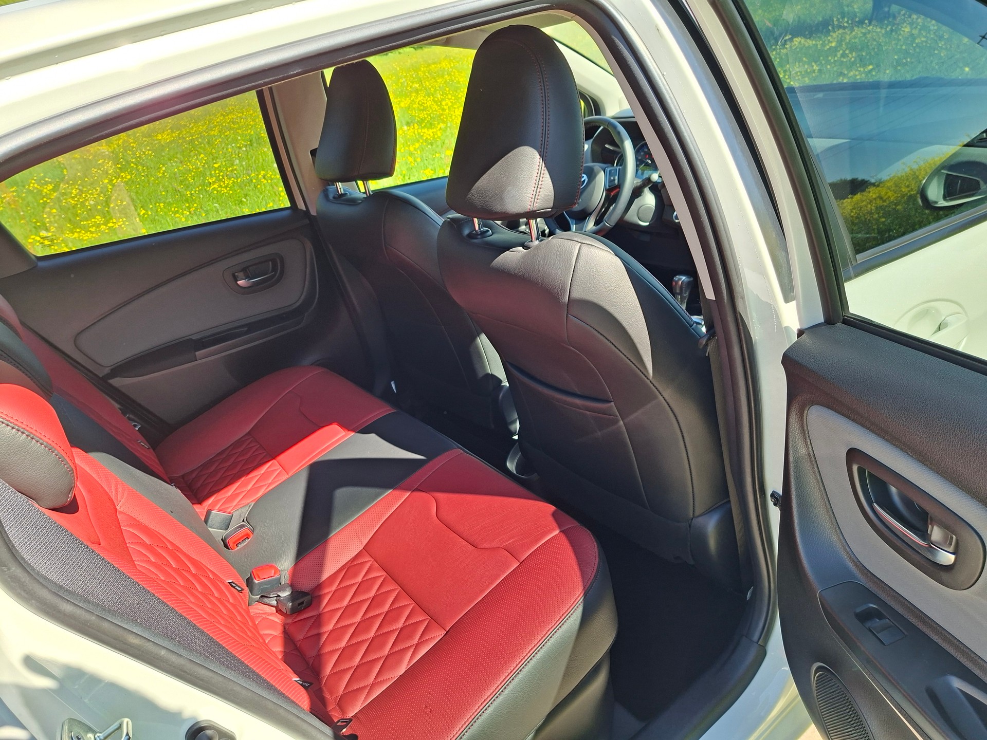TOYOTA Yaris 1.5 VVT-i Hybrid Swiss Trend e-CVT-image-13