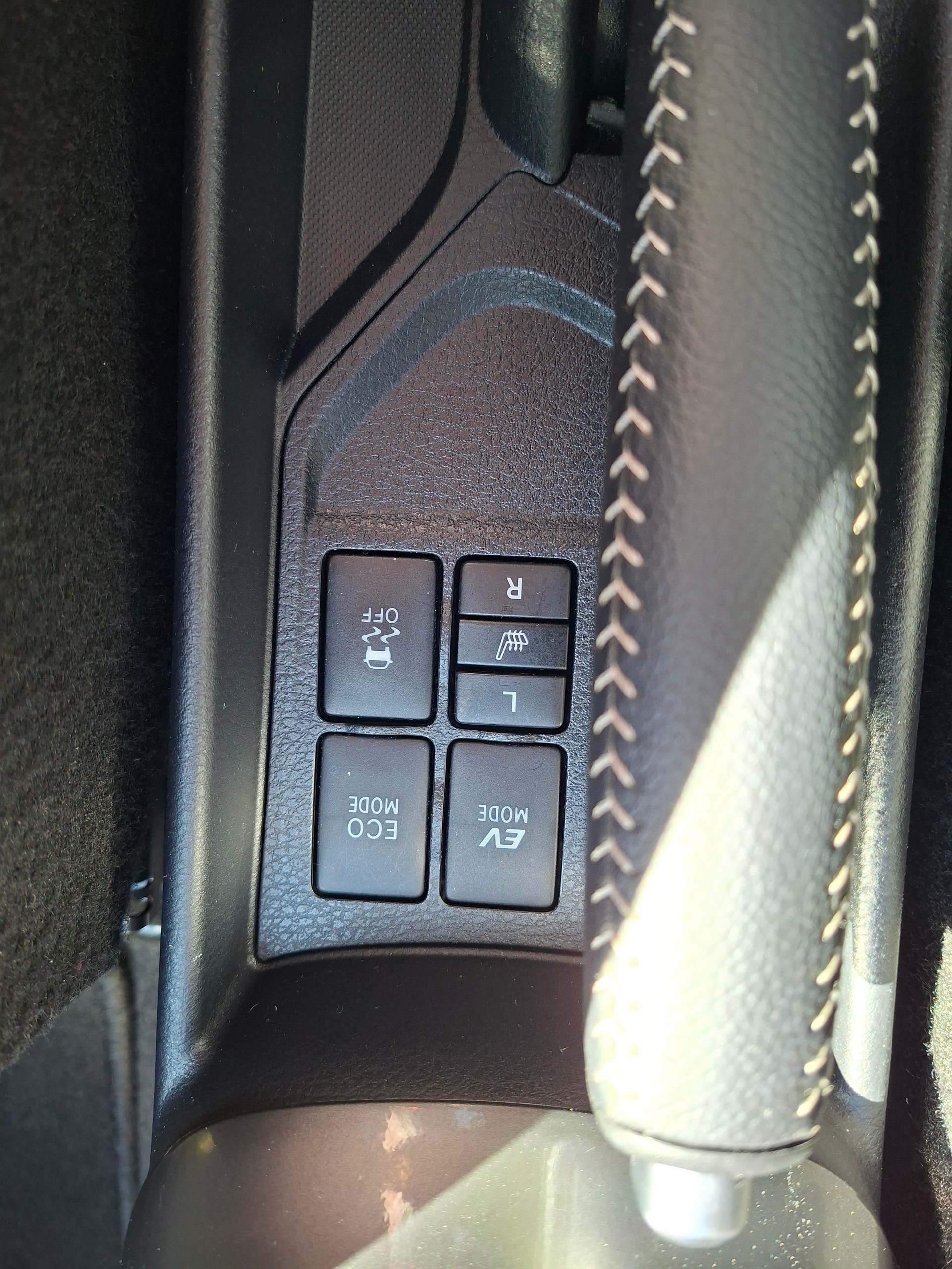 TOYOTA Yaris 1.5 VVT-i Hybrid Swiss Trend e-CVT-image-12