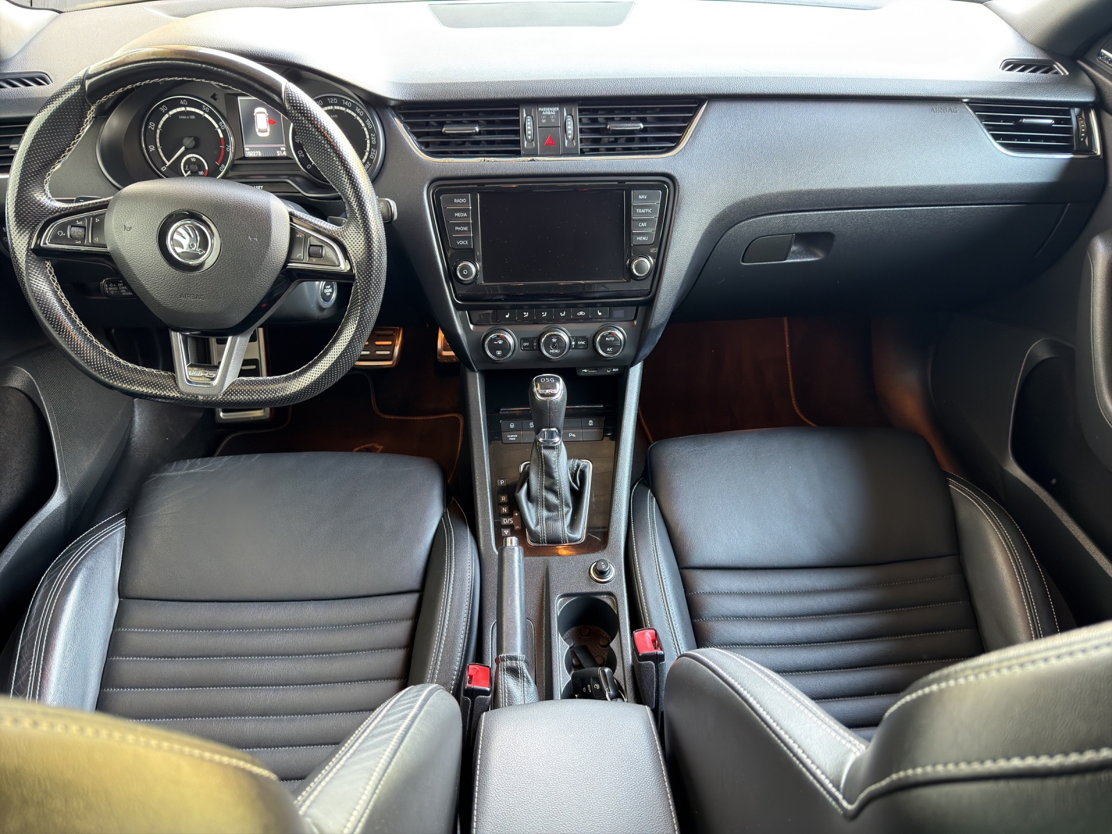 SKODA Octavia Combi 2.0 TSI RS 230 DSG-image-8