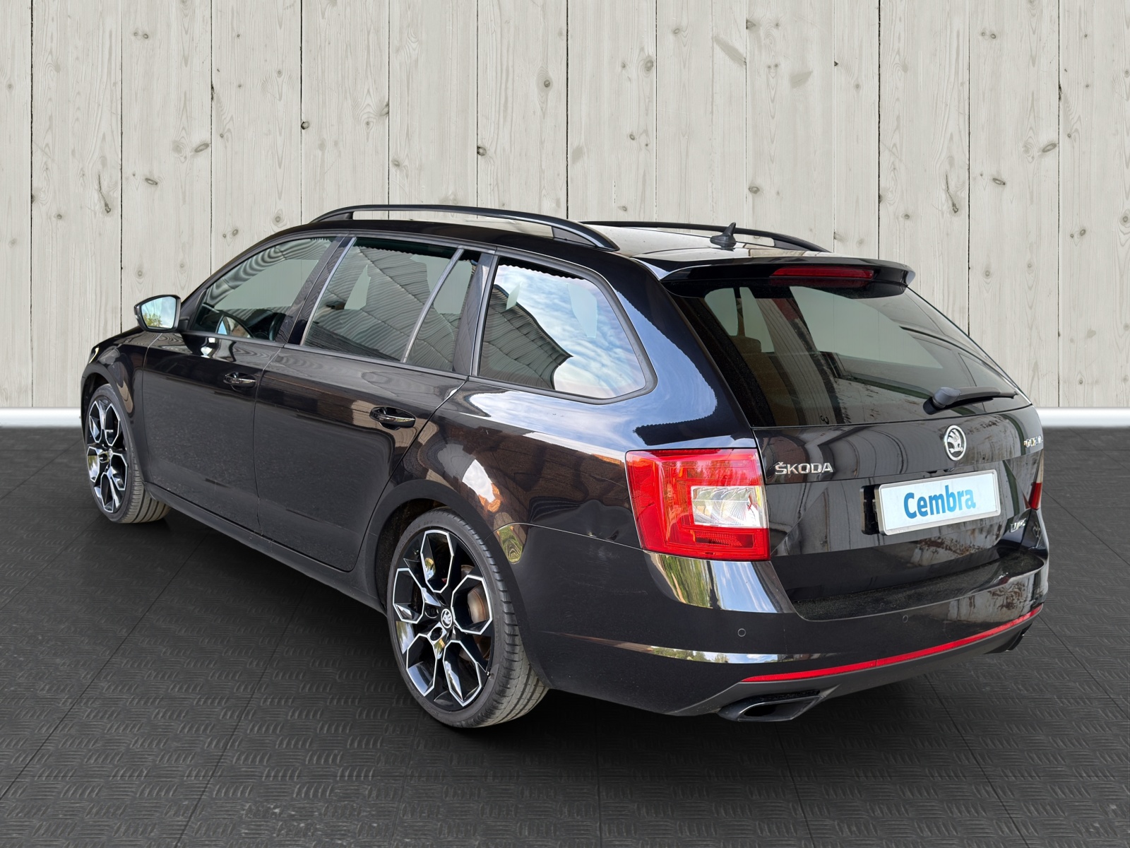 SKODA Octavia Combi 2.0 TSI RS 230 DSG-image-4