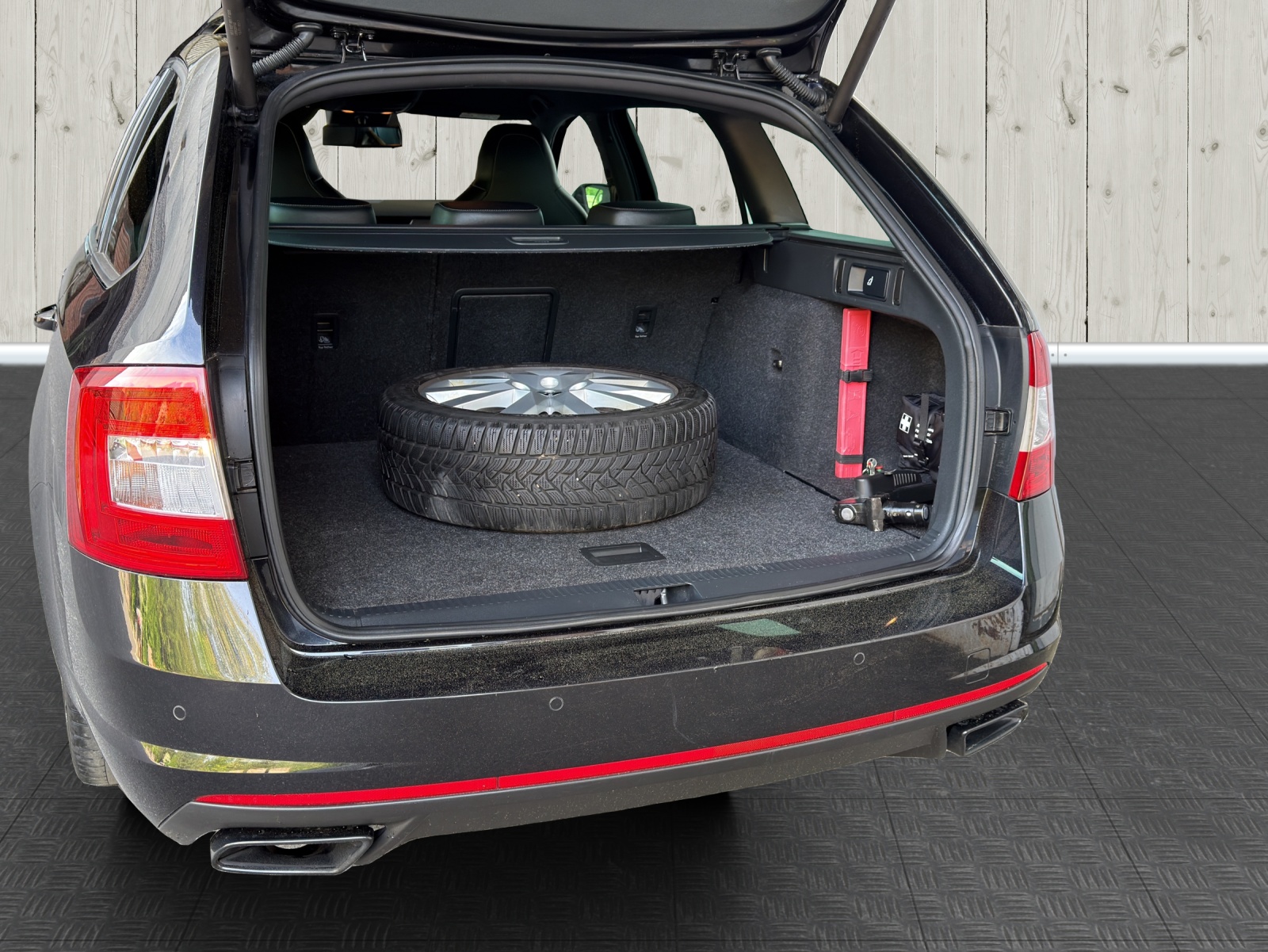 SKODA Octavia Combi 2.0 TSI RS 230 DSG-image-14