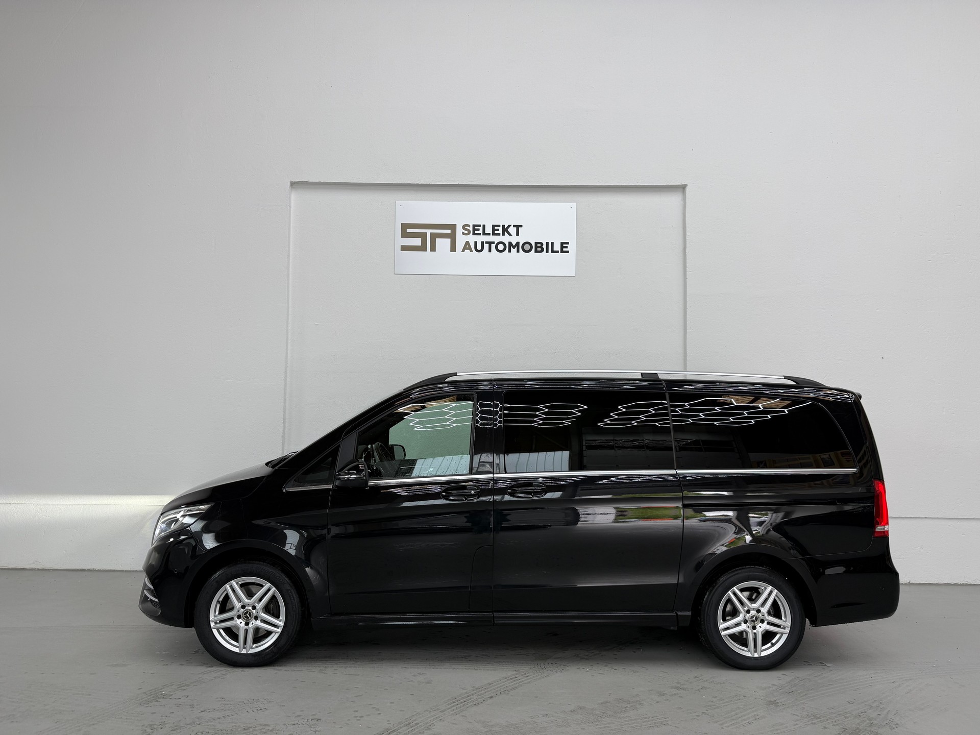 MERCEDES-BENZ V 250 d Avantgarde lang 4Matic 7G-Tronic | AMG-Line-showroom-element-3