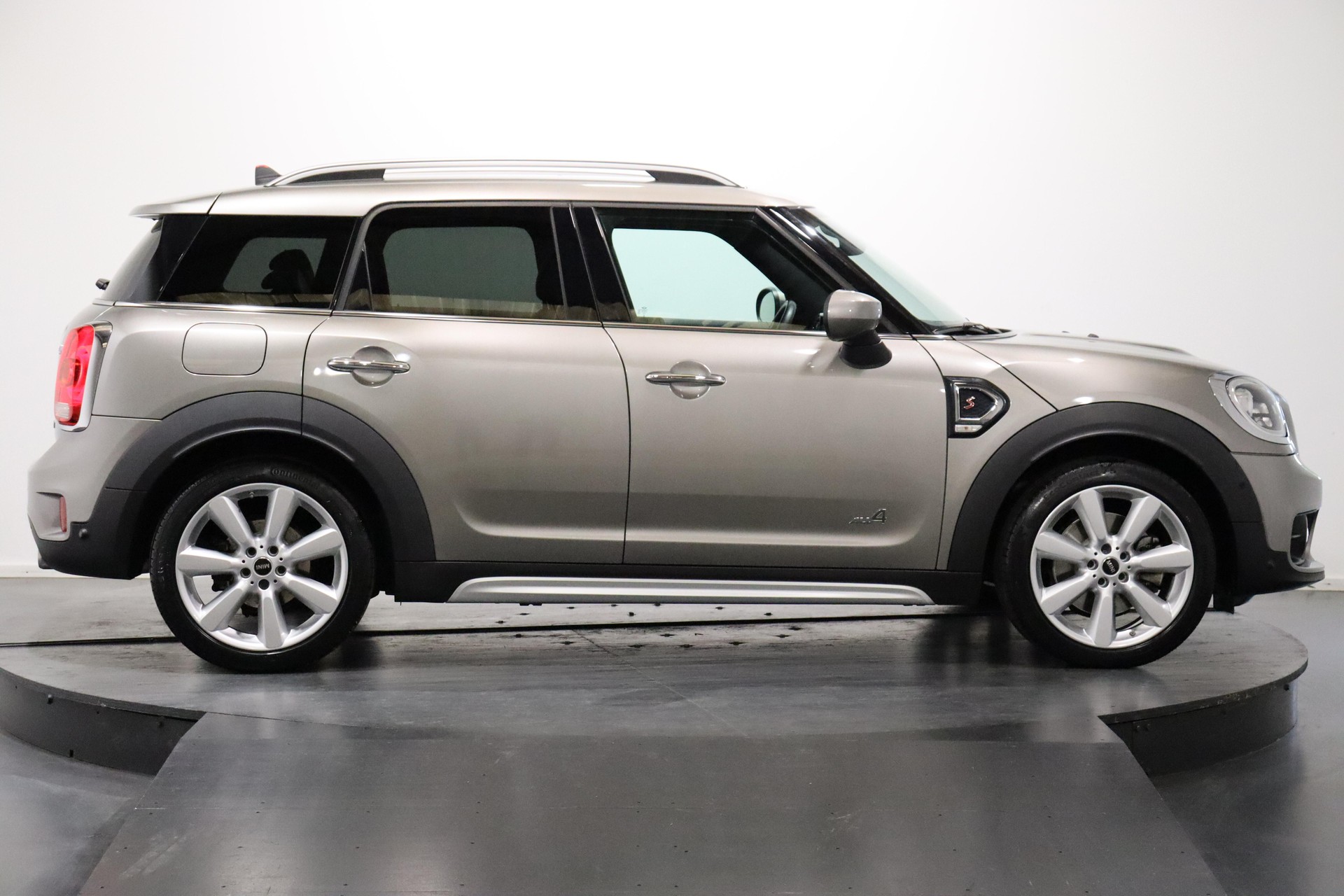 MINI Countryman F60 2.0i Cooper S SAG ALL4-image-2