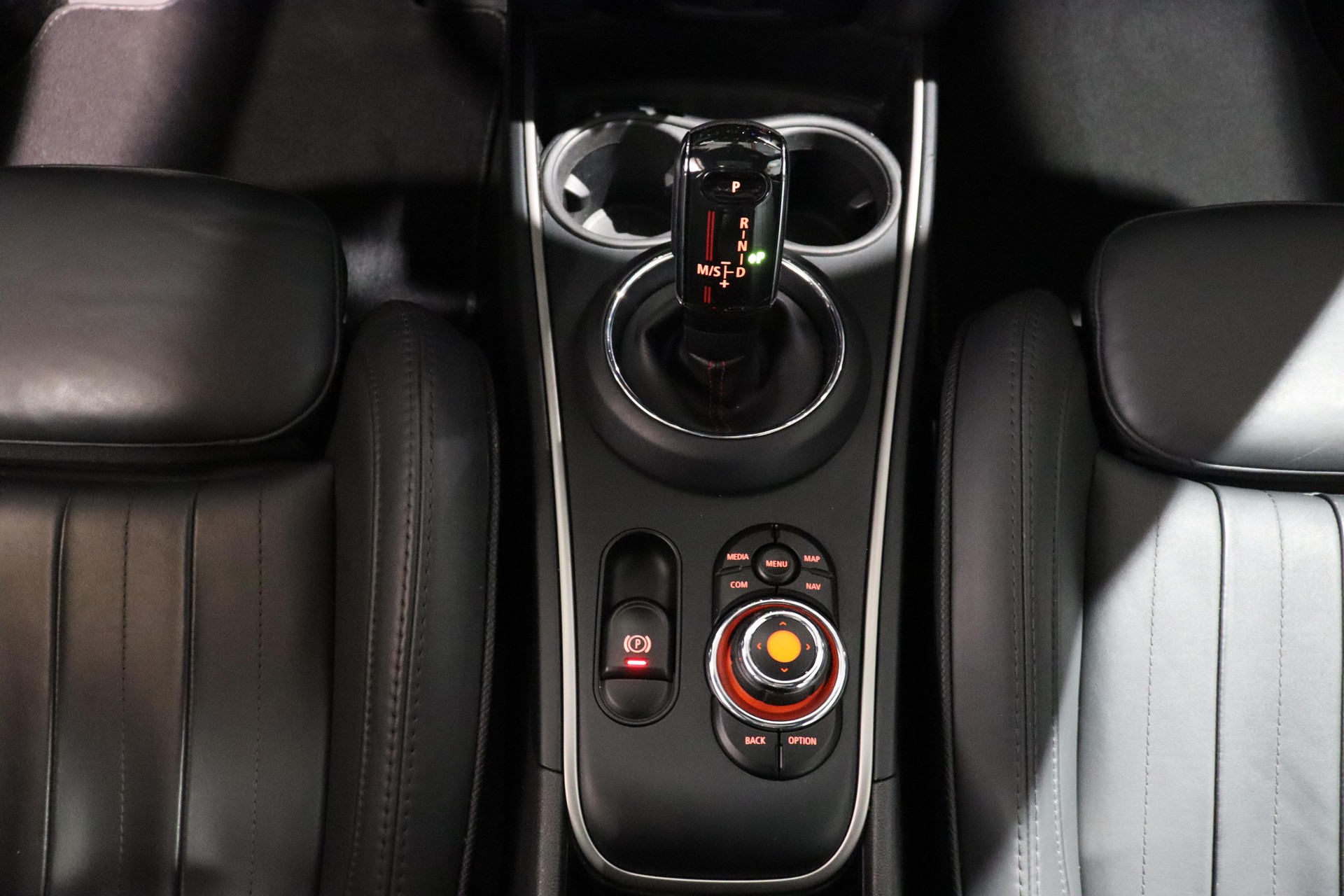 MINI Countryman F60 2.0i Cooper S SAG ALL4-image-11