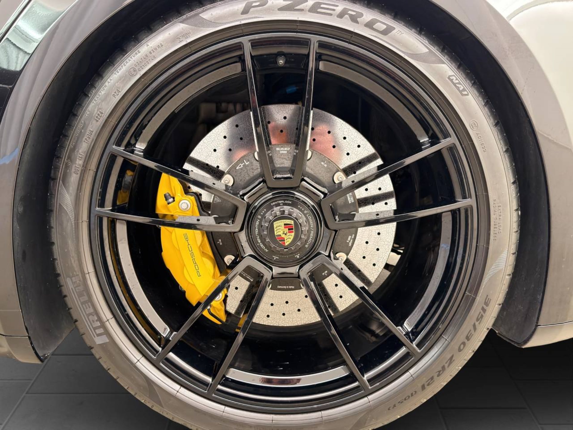 PORSCHE 911 Turbo S-image-10