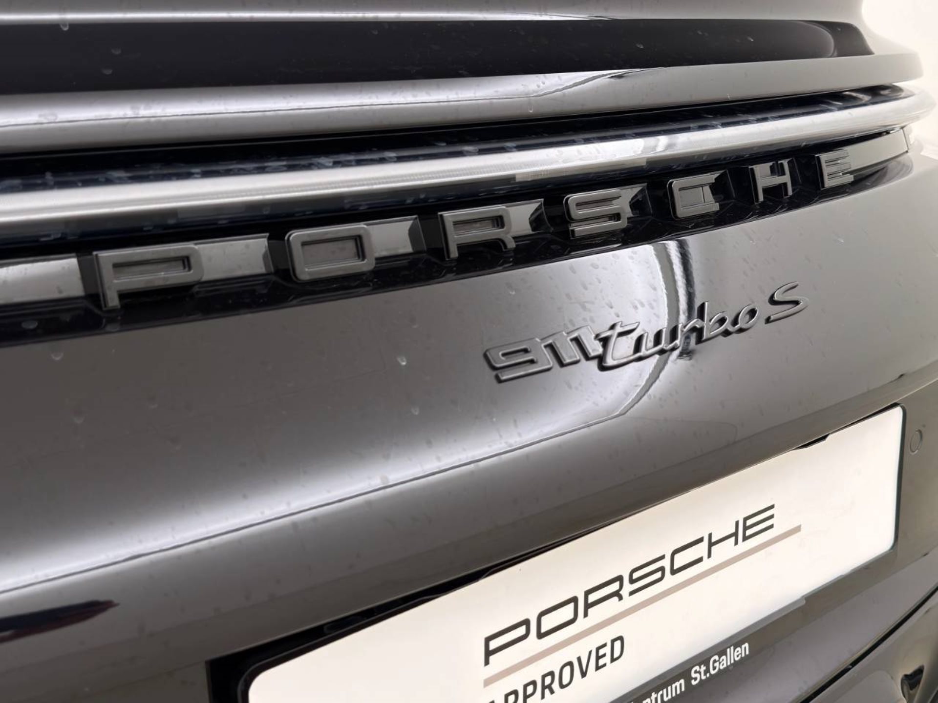 PORSCHE 911 Turbo S-image-12