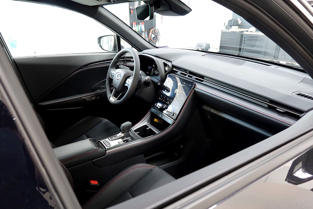 LEXUS LBX FWD Elegant CVT-image-5