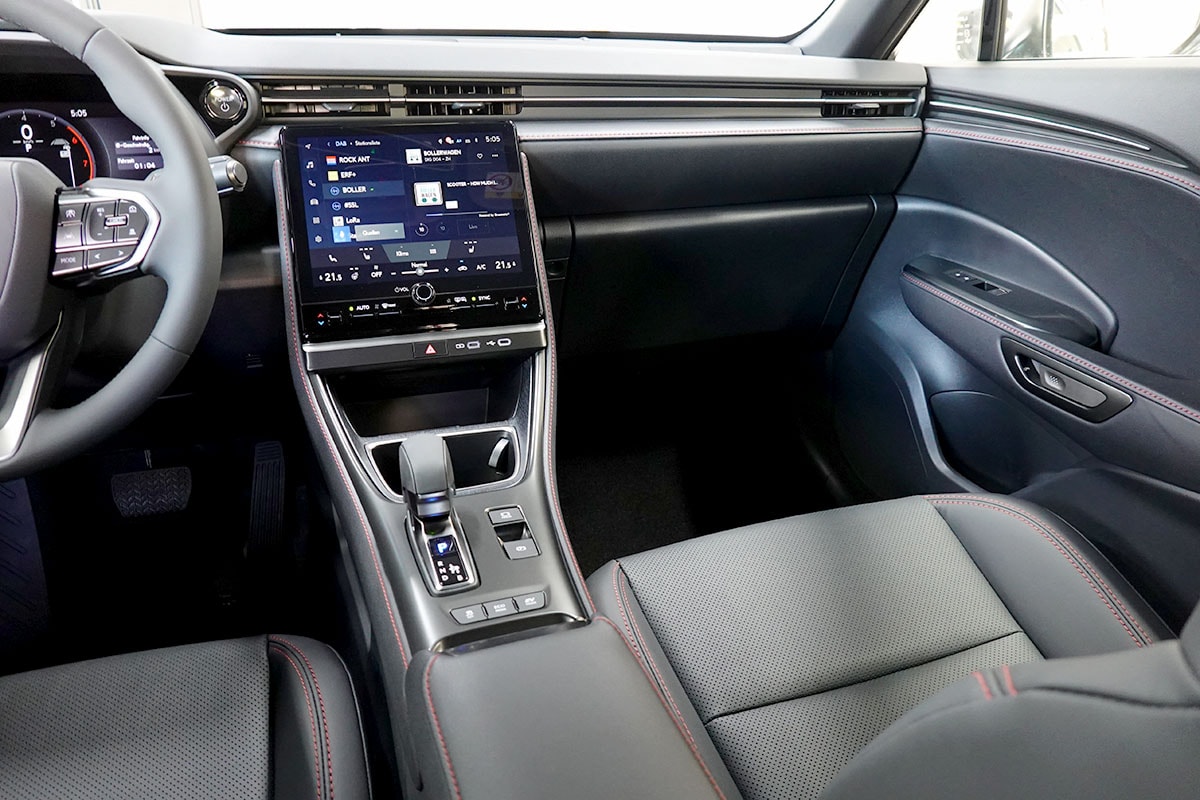 LEXUS LBX FWD Elegant CVT-image-9