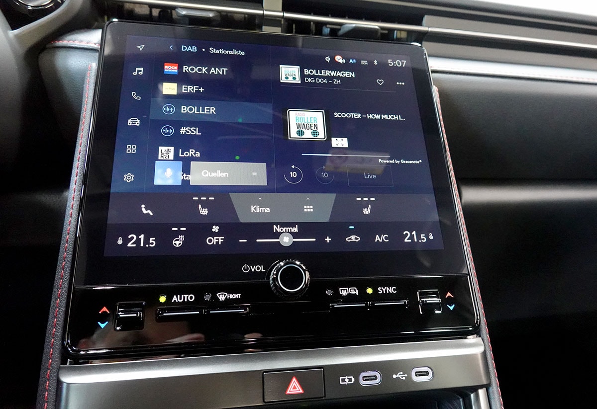LEXUS LBX FWD Elegant CVT-image-11