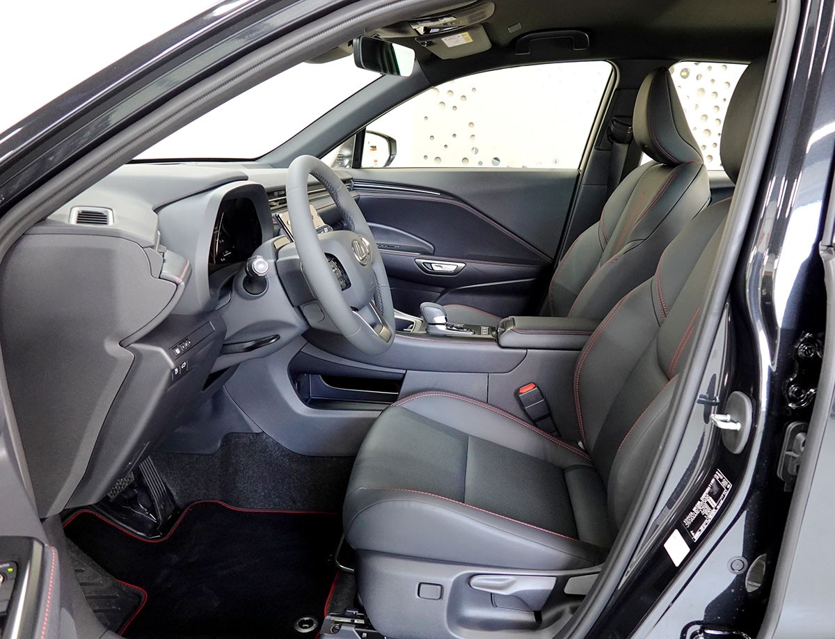 LEXUS LBX FWD Elegant CVT-image-6