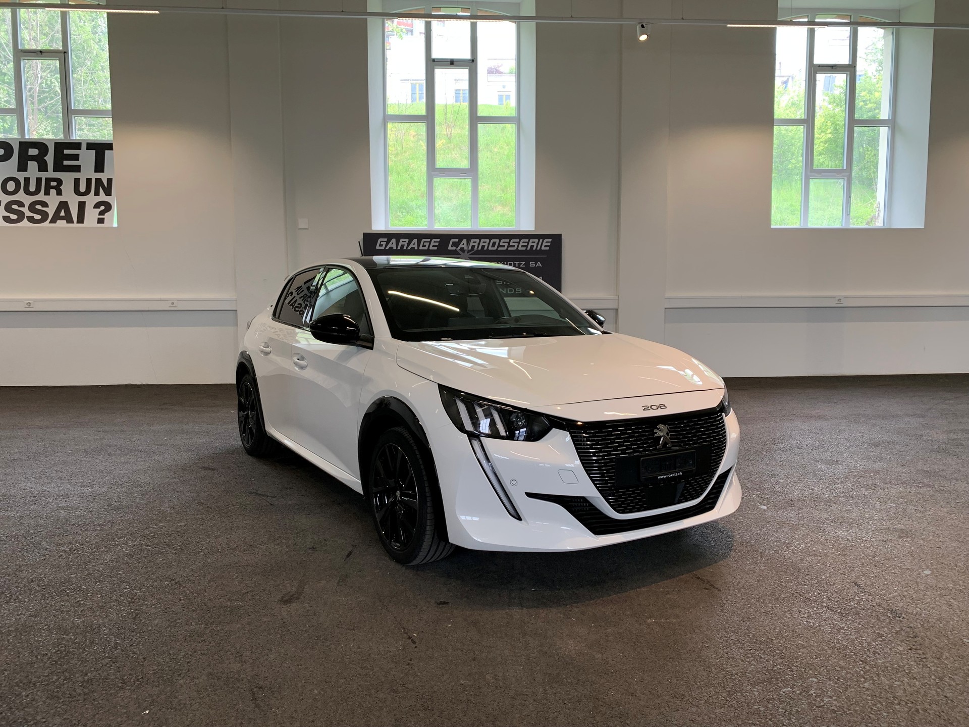 PEUGEOT 208 1.2 PureTech GT EAT8-image-2
