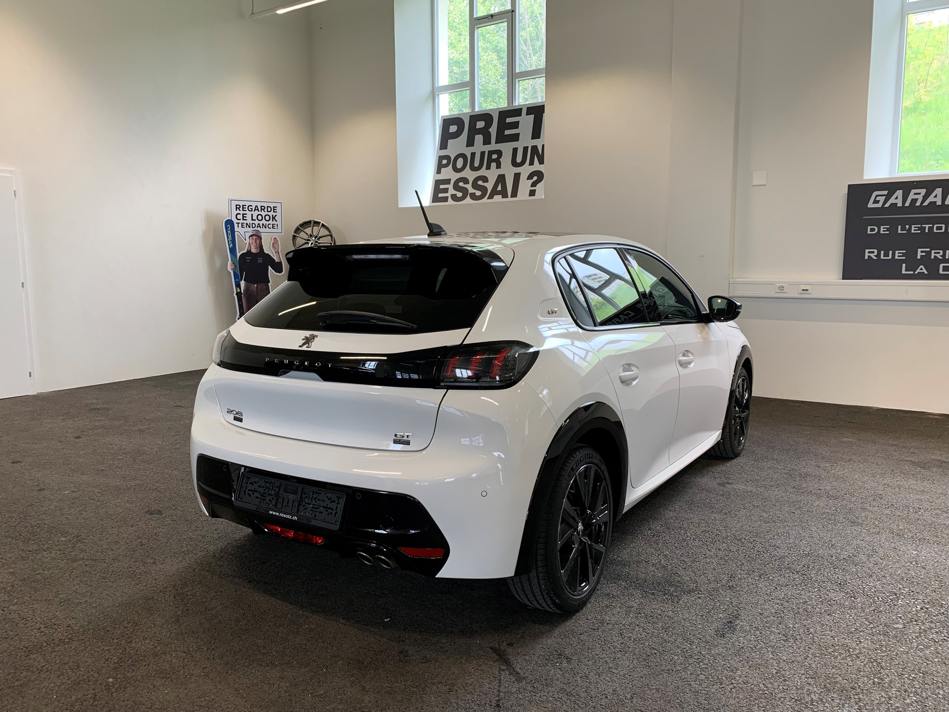 PEUGEOT 208 1.2 PureTech GT EAT8-image-7