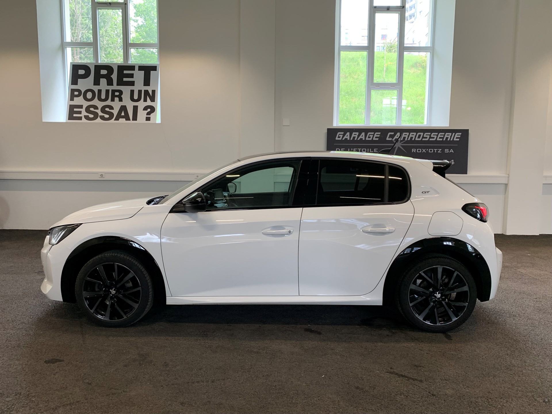 PEUGEOT 208 1.2 PureTech GT EAT8-image-3