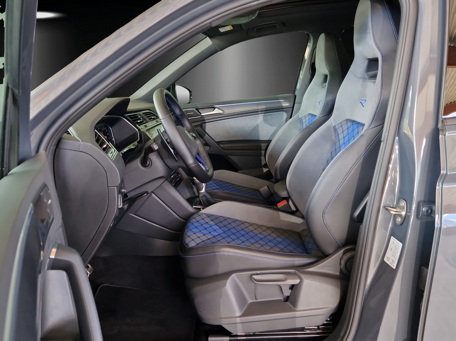 VW Tiguan 2.0TSI R 4Motion DSG-image-9