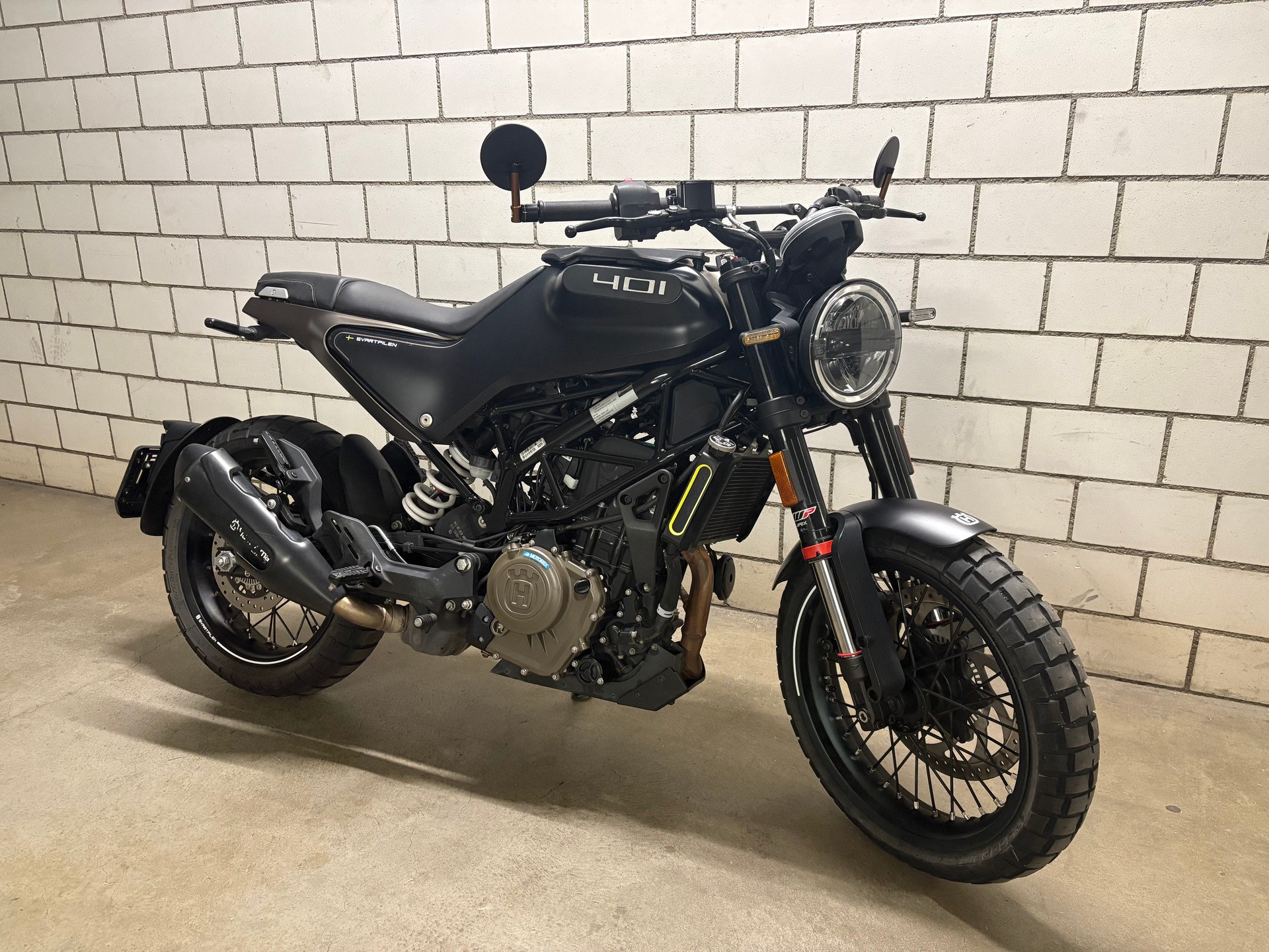 HUSQVARNA Svartpilen 401