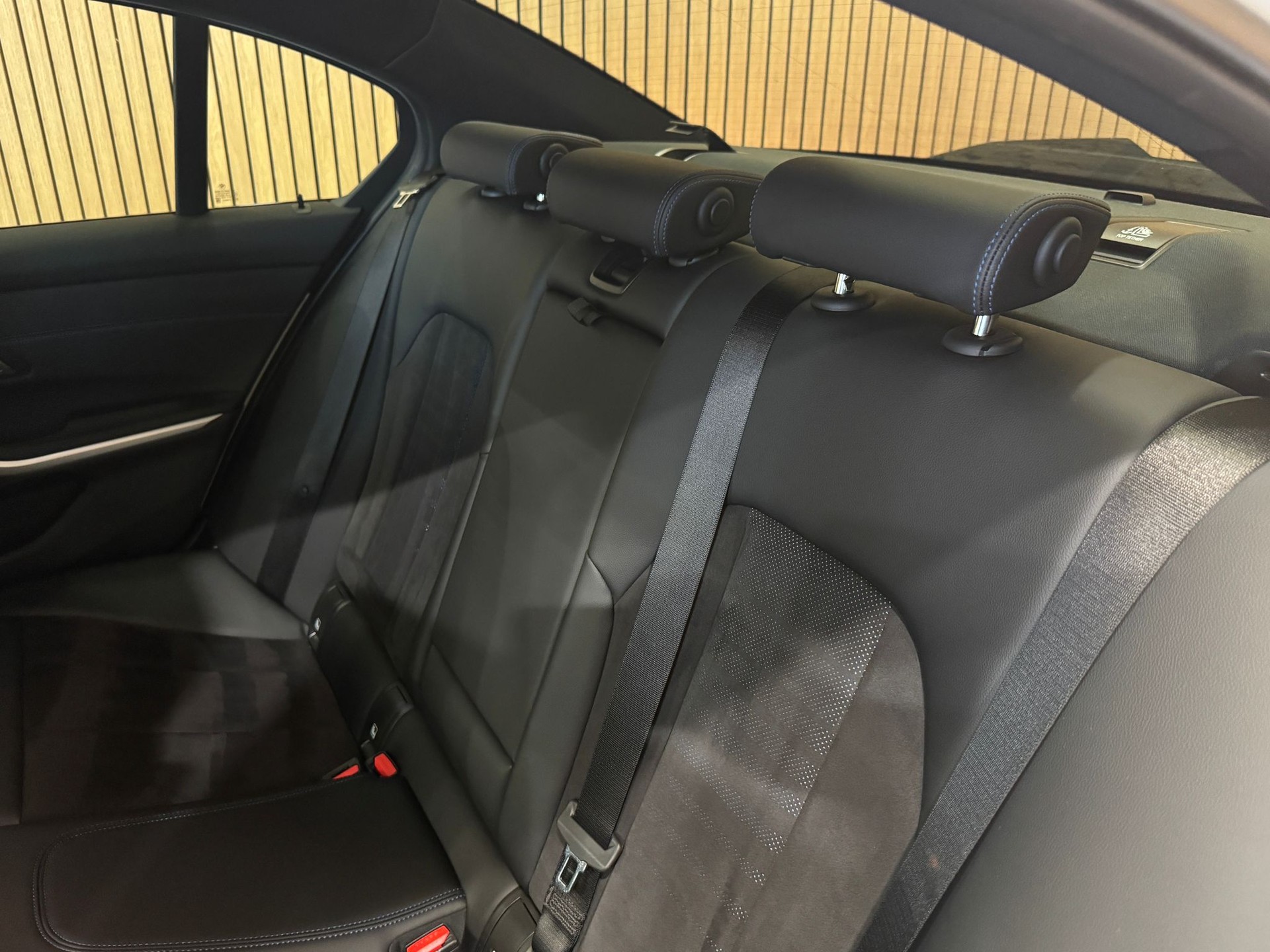 BMW 320d xDrive 48V Steptronic M Sport Facelift-image-27