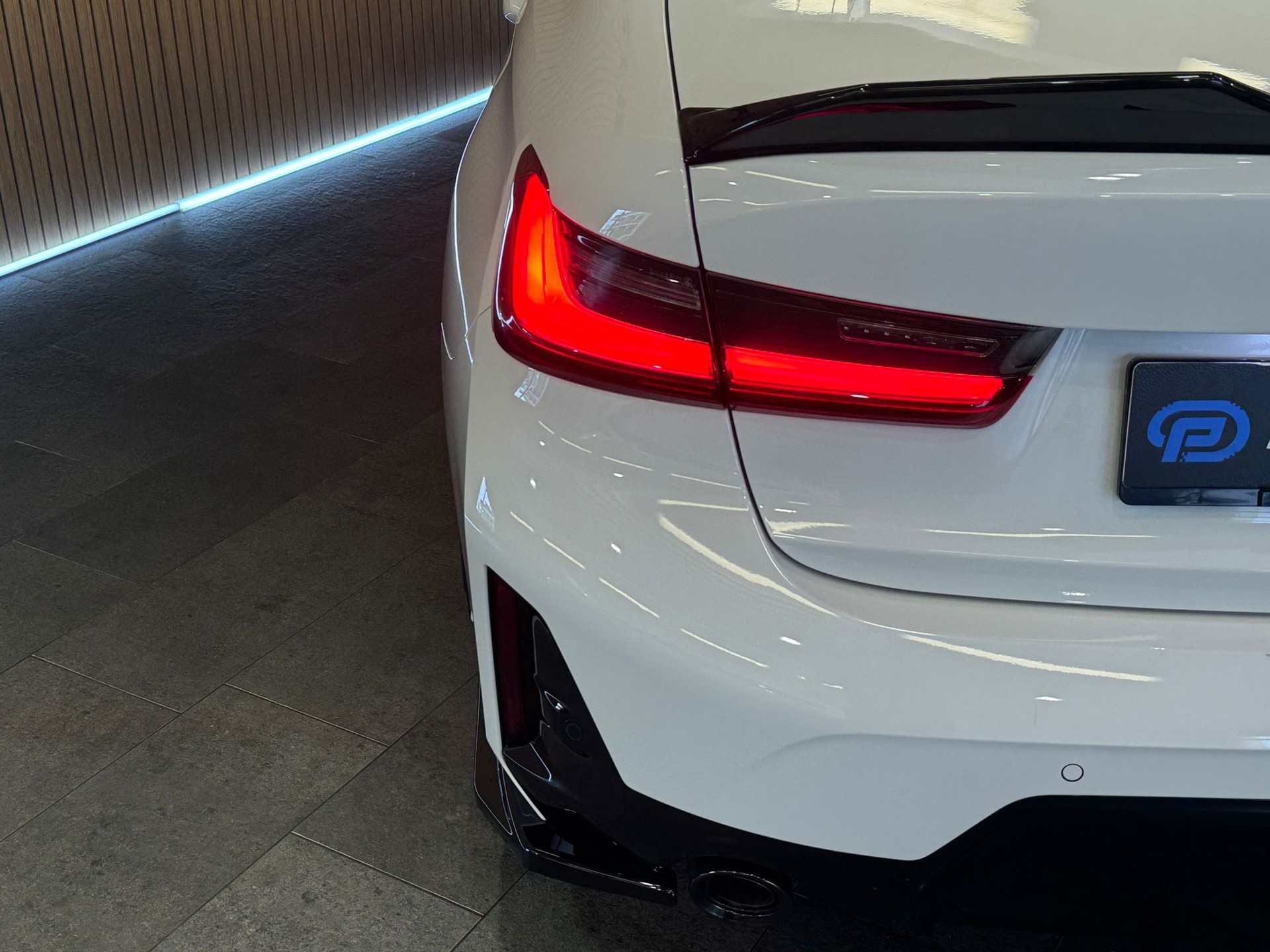 BMW 320d xDrive 48V Steptronic M Sport Facelift-image-10