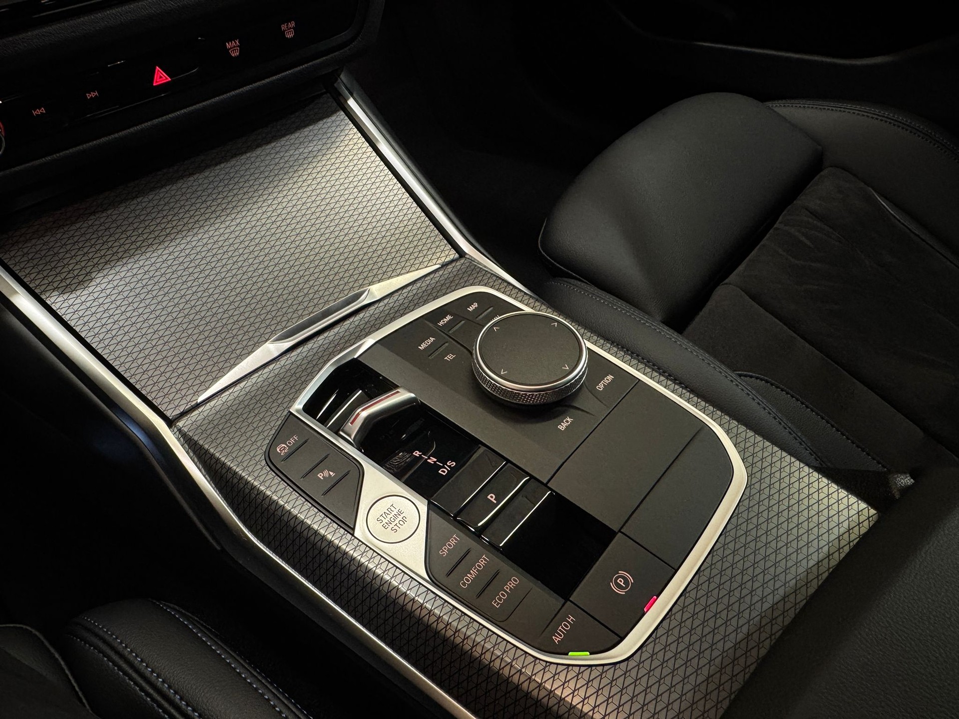 BMW 320d xDrive 48V Steptronic M Sport Facelift-image-17