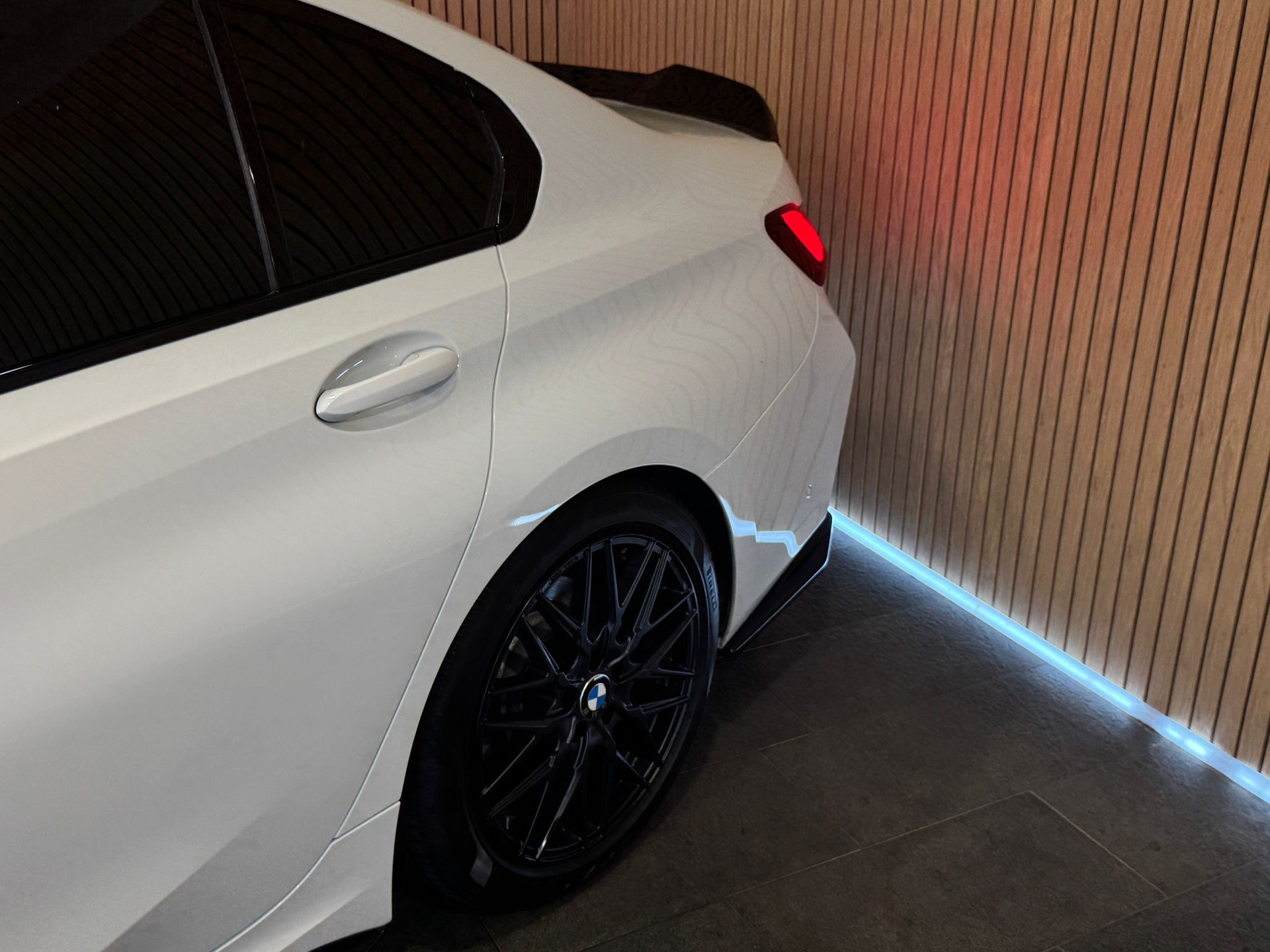BMW 320d xDrive 48V Steptronic M Sport Facelift-image-3