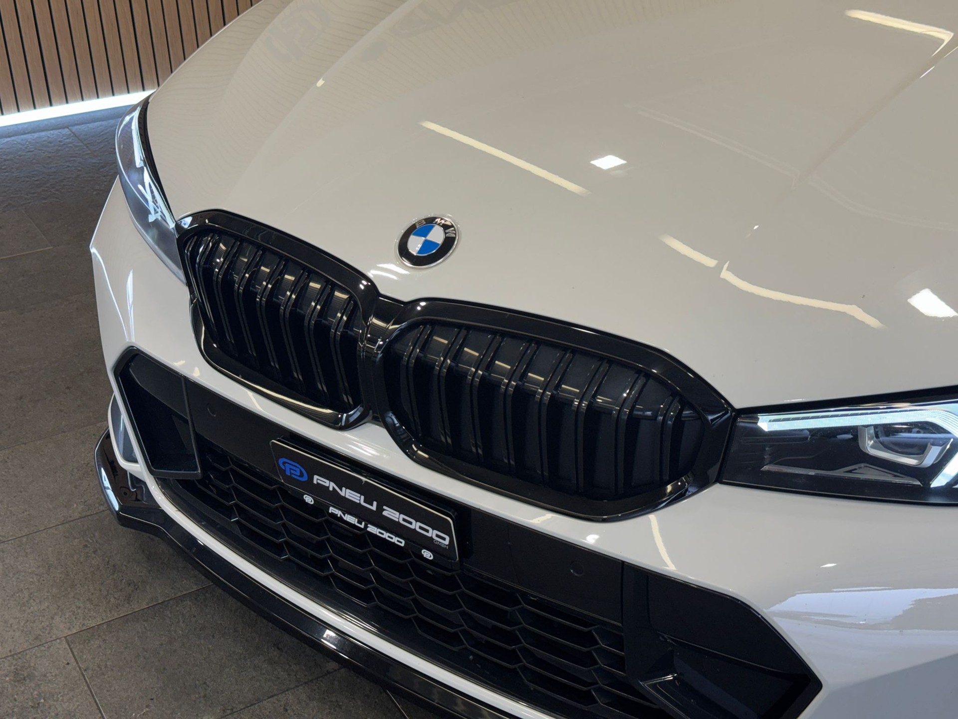 BMW 320d xDrive 48V Steptronic M Sport Facelift-image-2