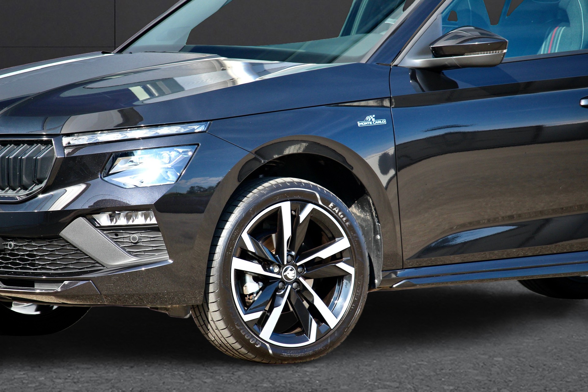 SKODA Kamiq 1.5 TSI Monte Carlo DSG 150PS • Facelift • Panorama-Glasdach • Elektr. AHK • Garantie bis 12.2030 inkl. Winterräder-showroom-element-2