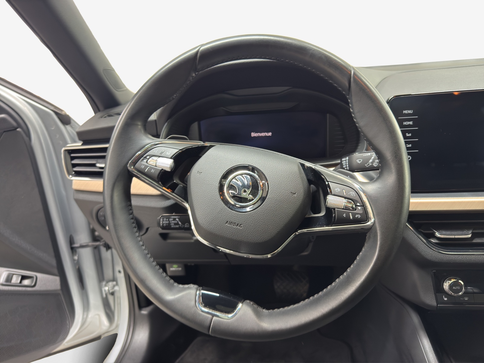 SKODA Kamiq 1.5 TSI ACT Style DSG-image-9