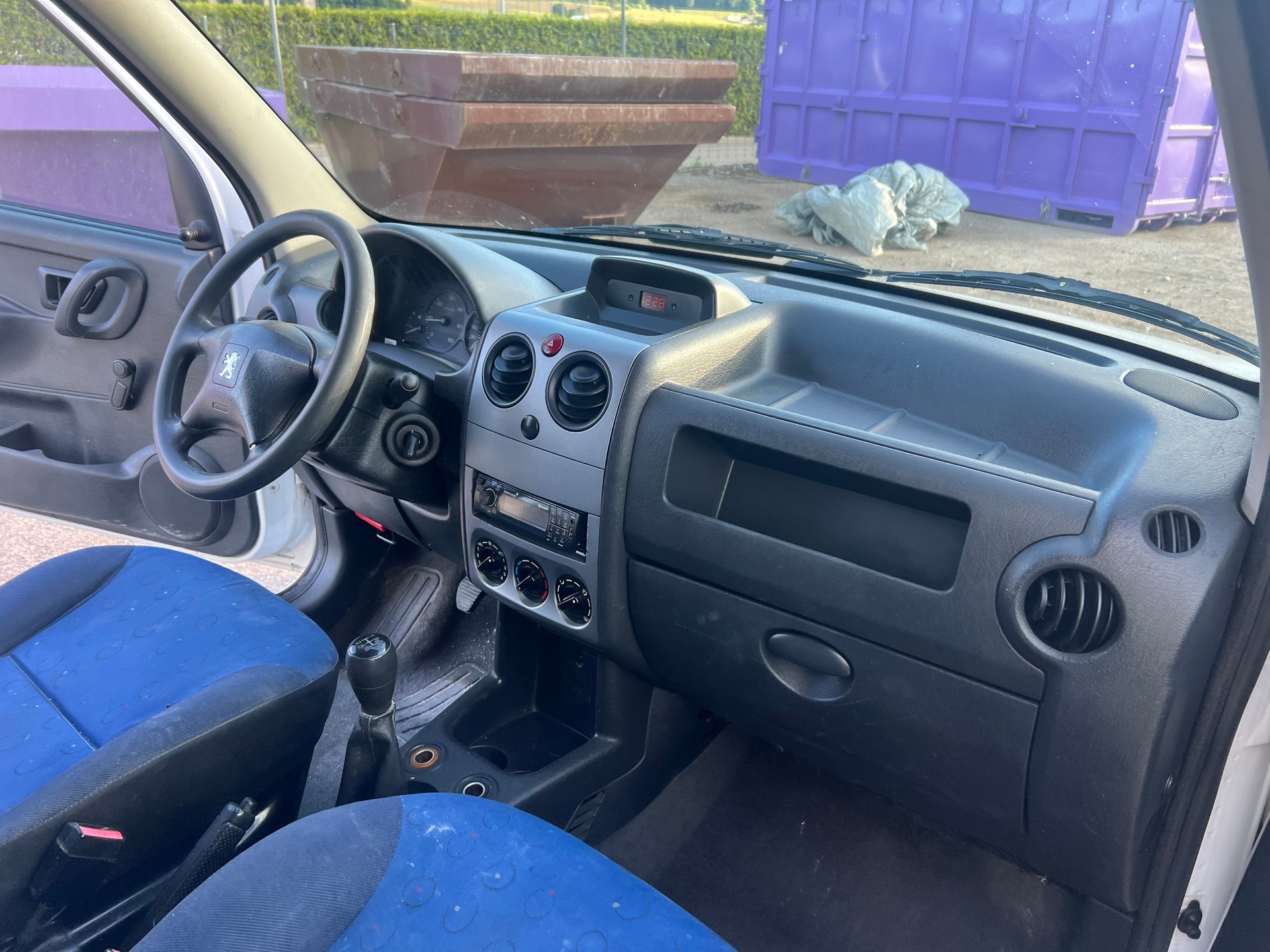 PEUGEOT Partner 2.0 HDI 190 C (SPE)-image-9
