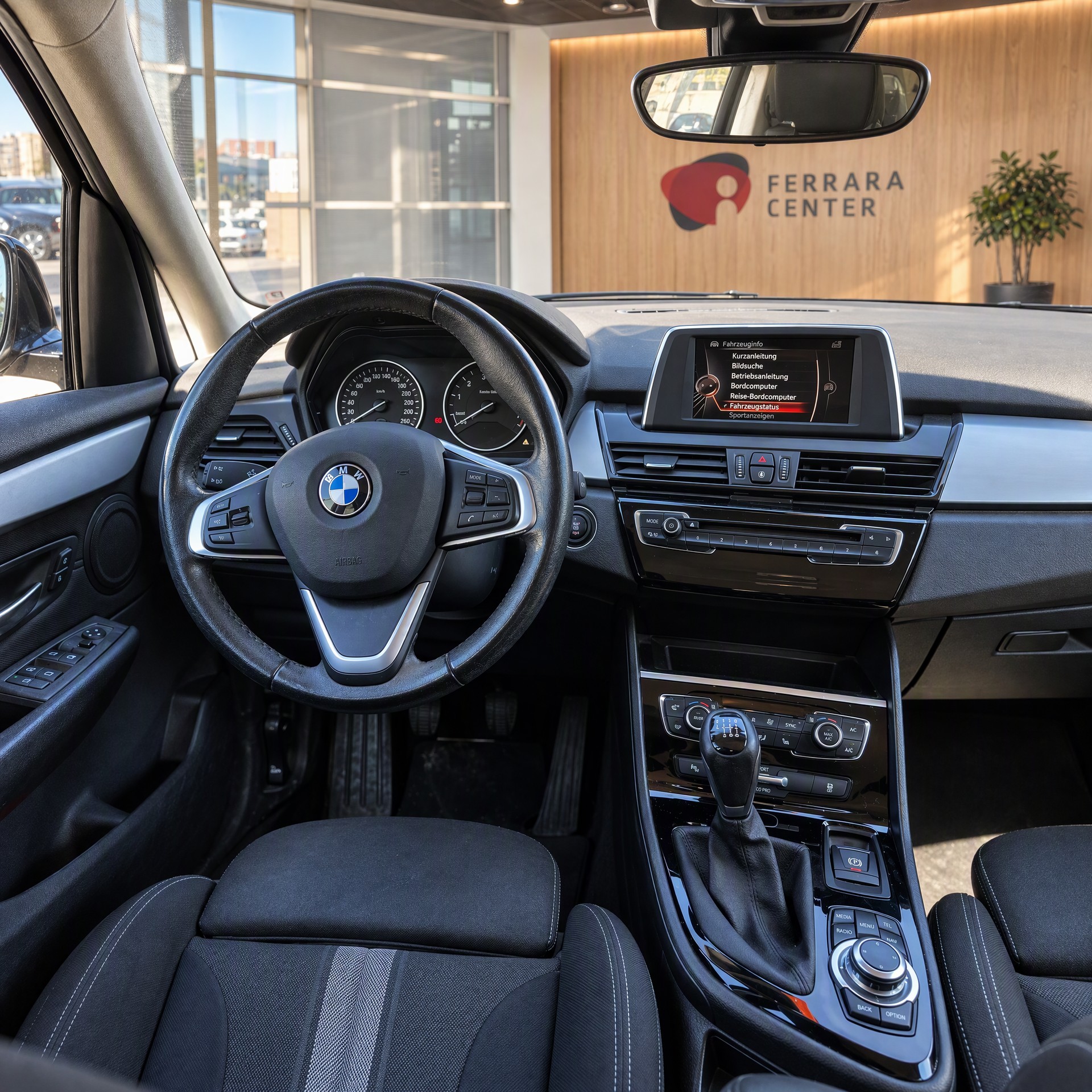 BMW 218i Active Tourer-image-11
