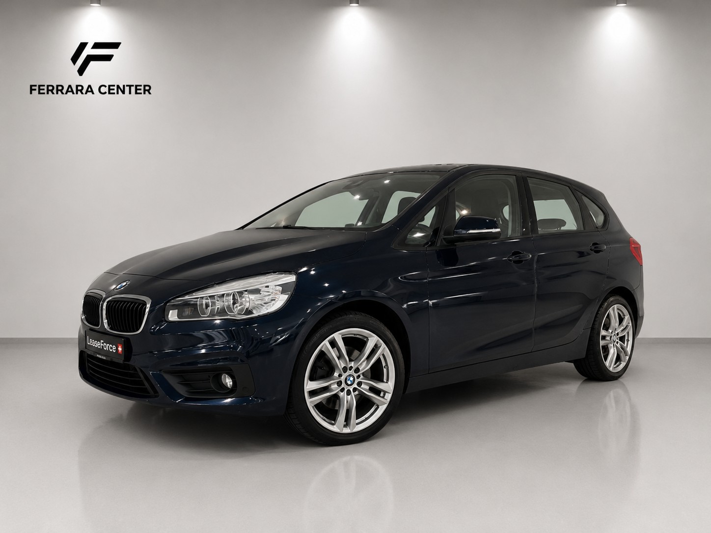 BMW 218i Active Tourer-image-0