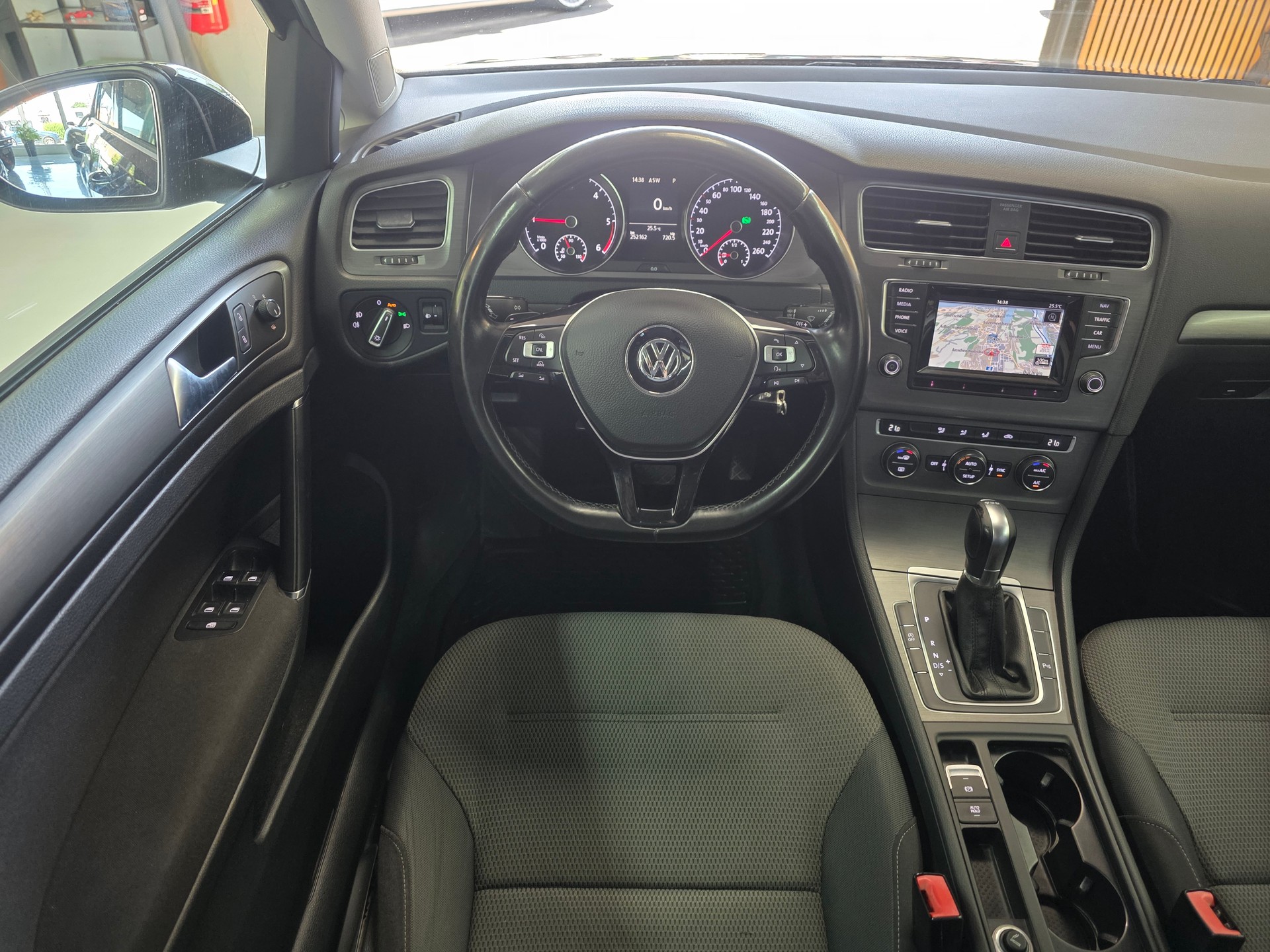 VW Golf Variant 1.6 TDI Comfortline DSG-image-10