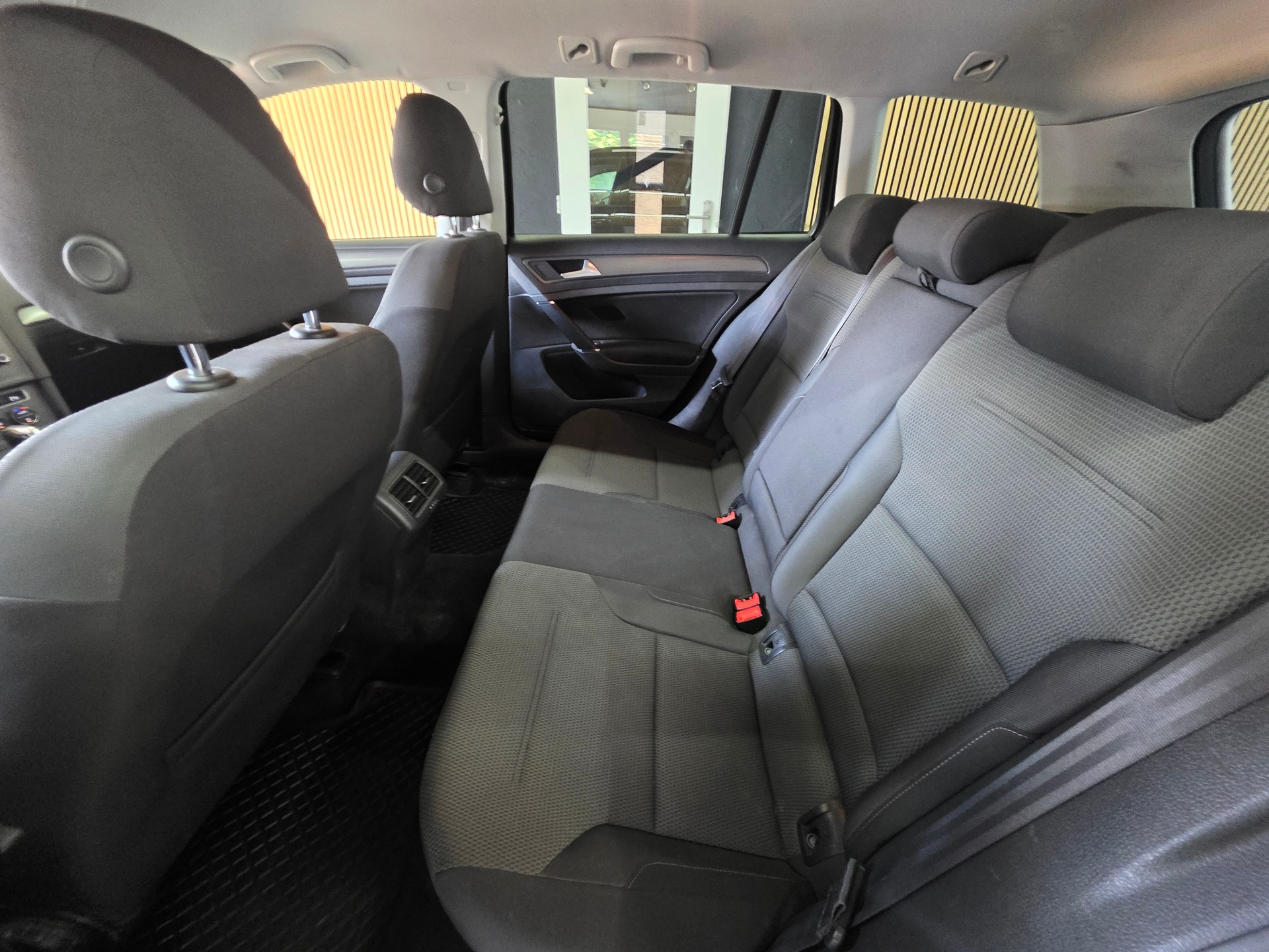 VW Golf Variant 1.6 TDI Comfortline DSG-image-14