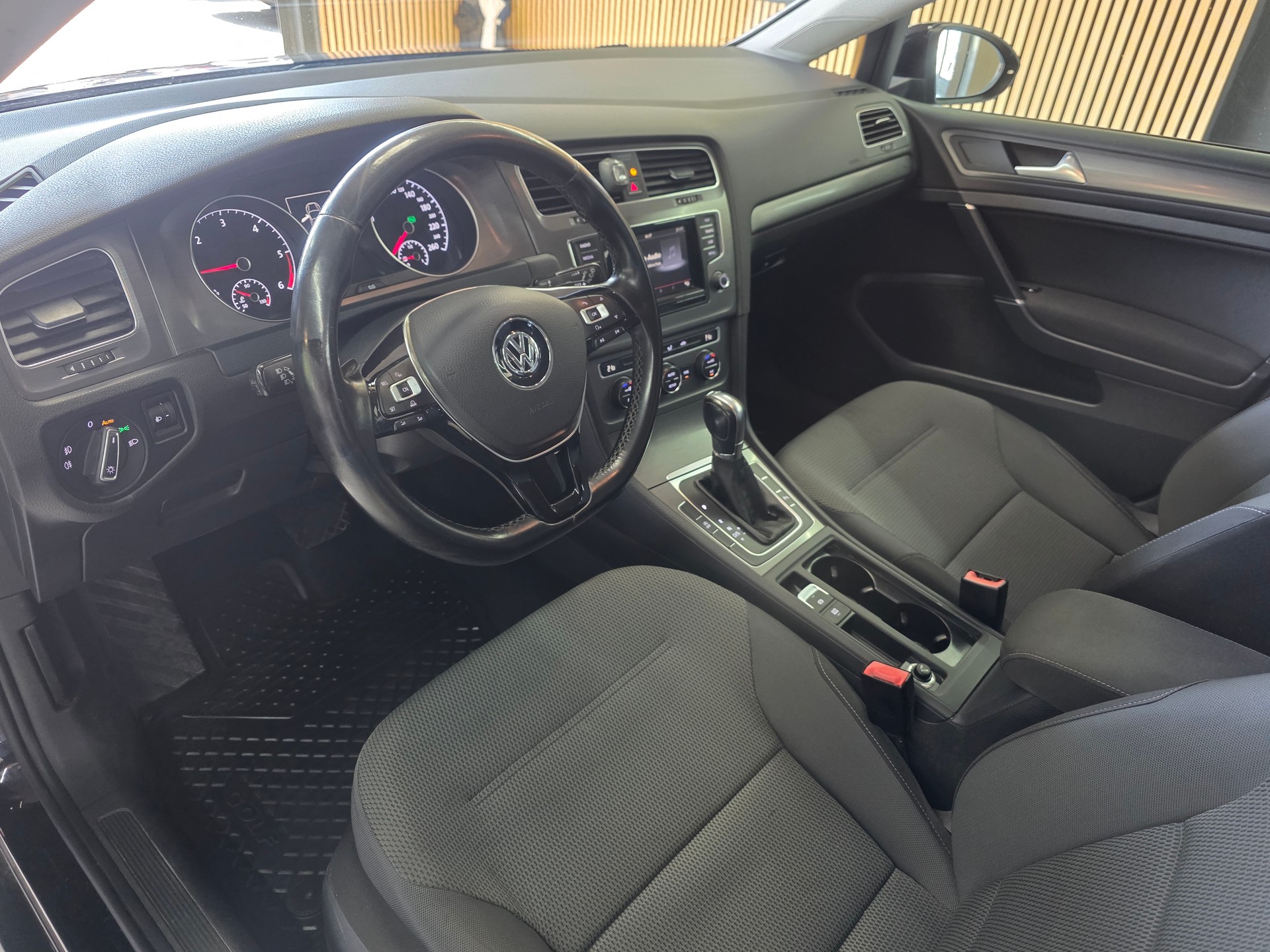VW Golf Variant 1.6 TDI Comfortline DSG-image-7