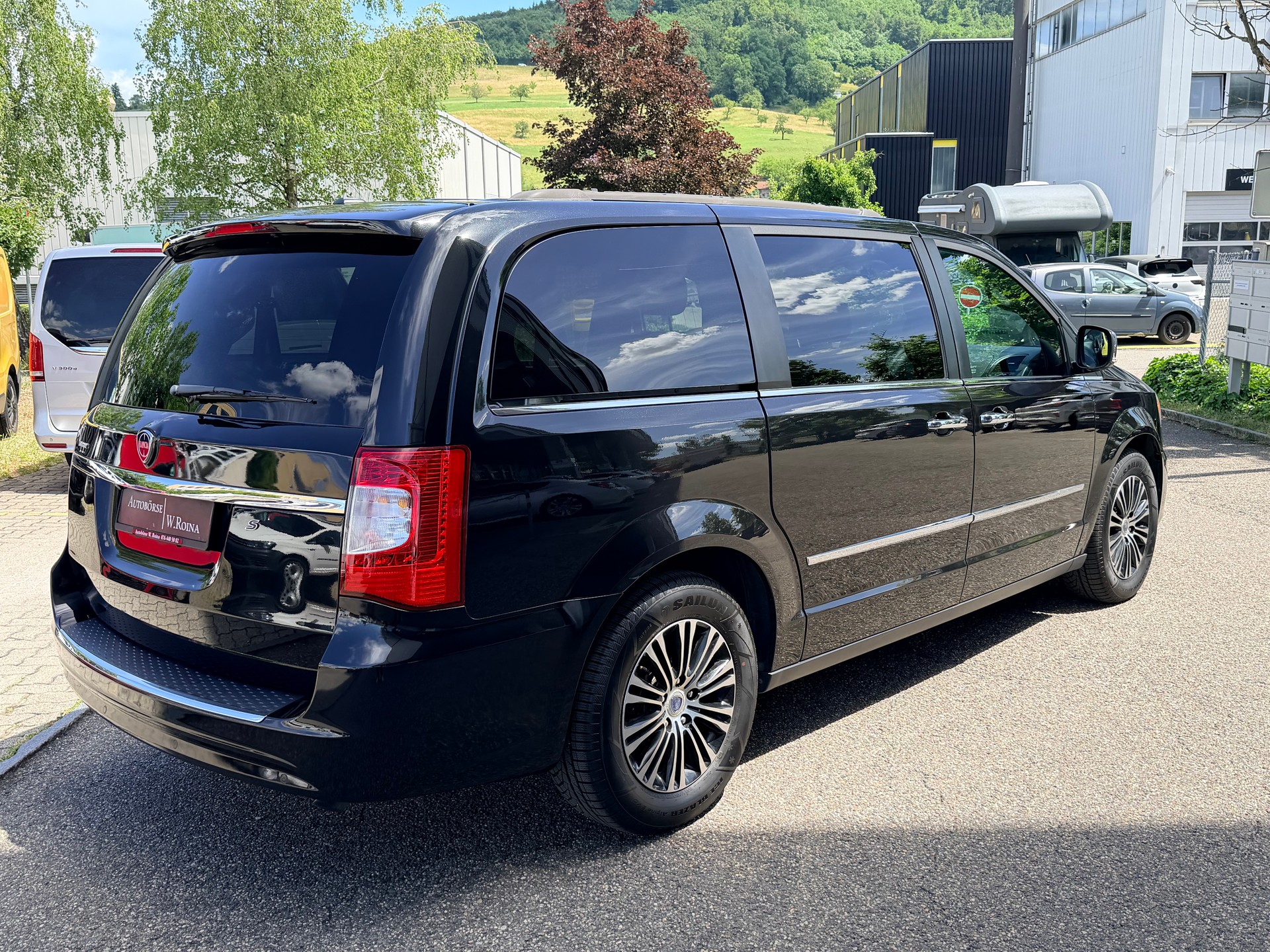 LANCIA Voyager 2.8D S Automatic-showroom-element-2