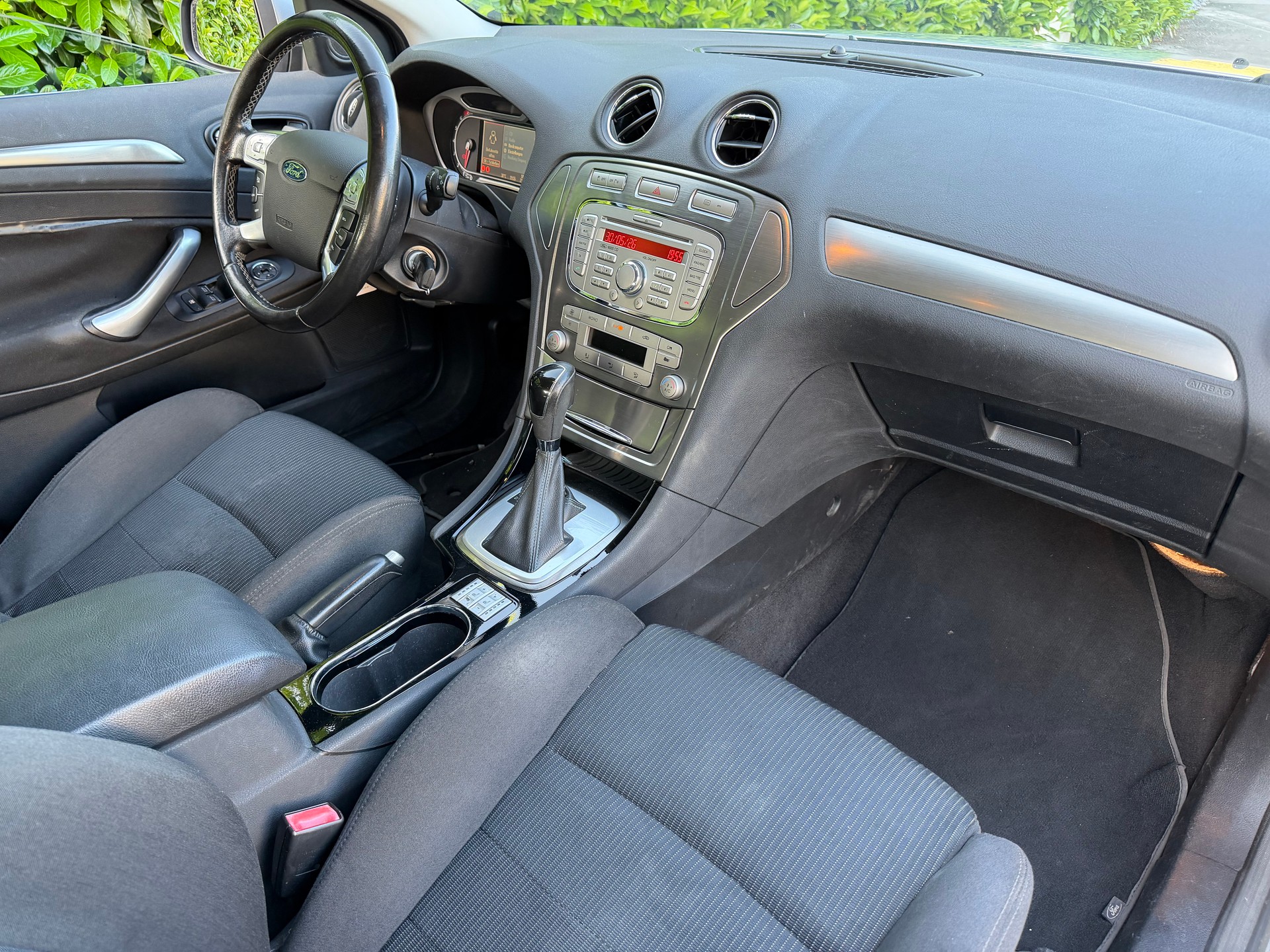 FORD Mondeo 2.3i 16V Carving Automatic-image-4