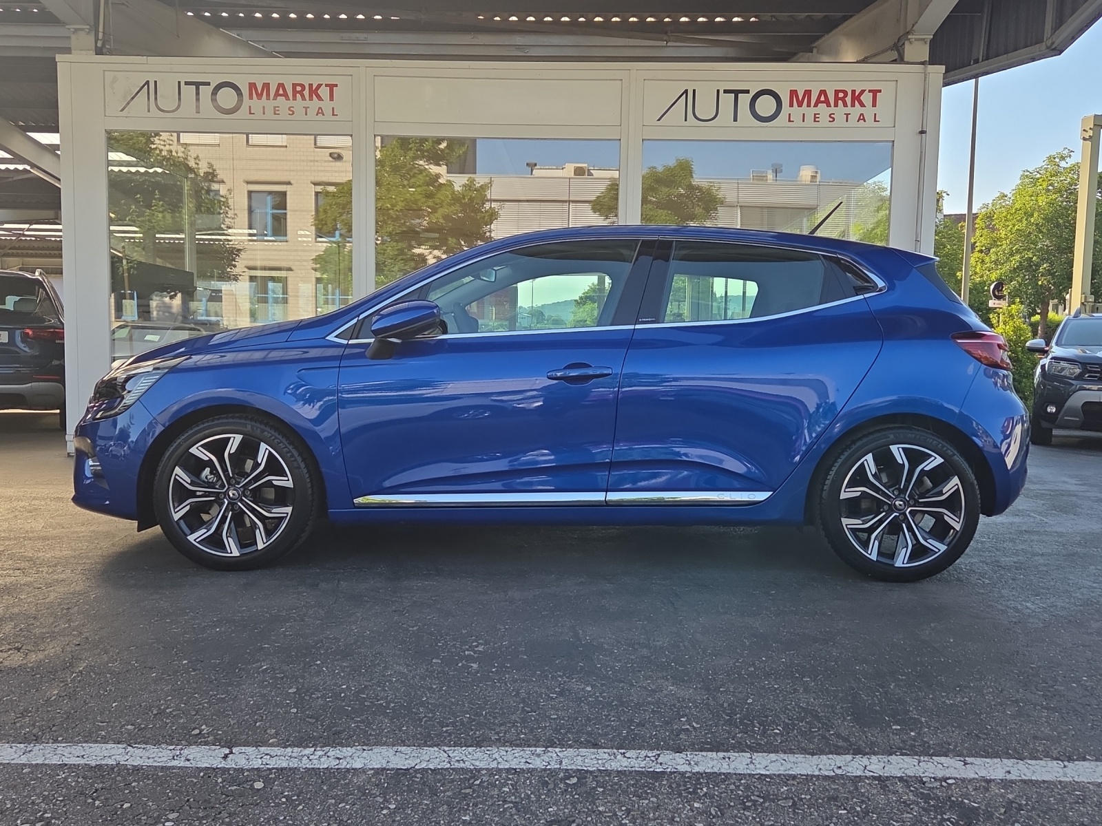 RENAULT Clio 1.6 E-Tech Intens-image-1